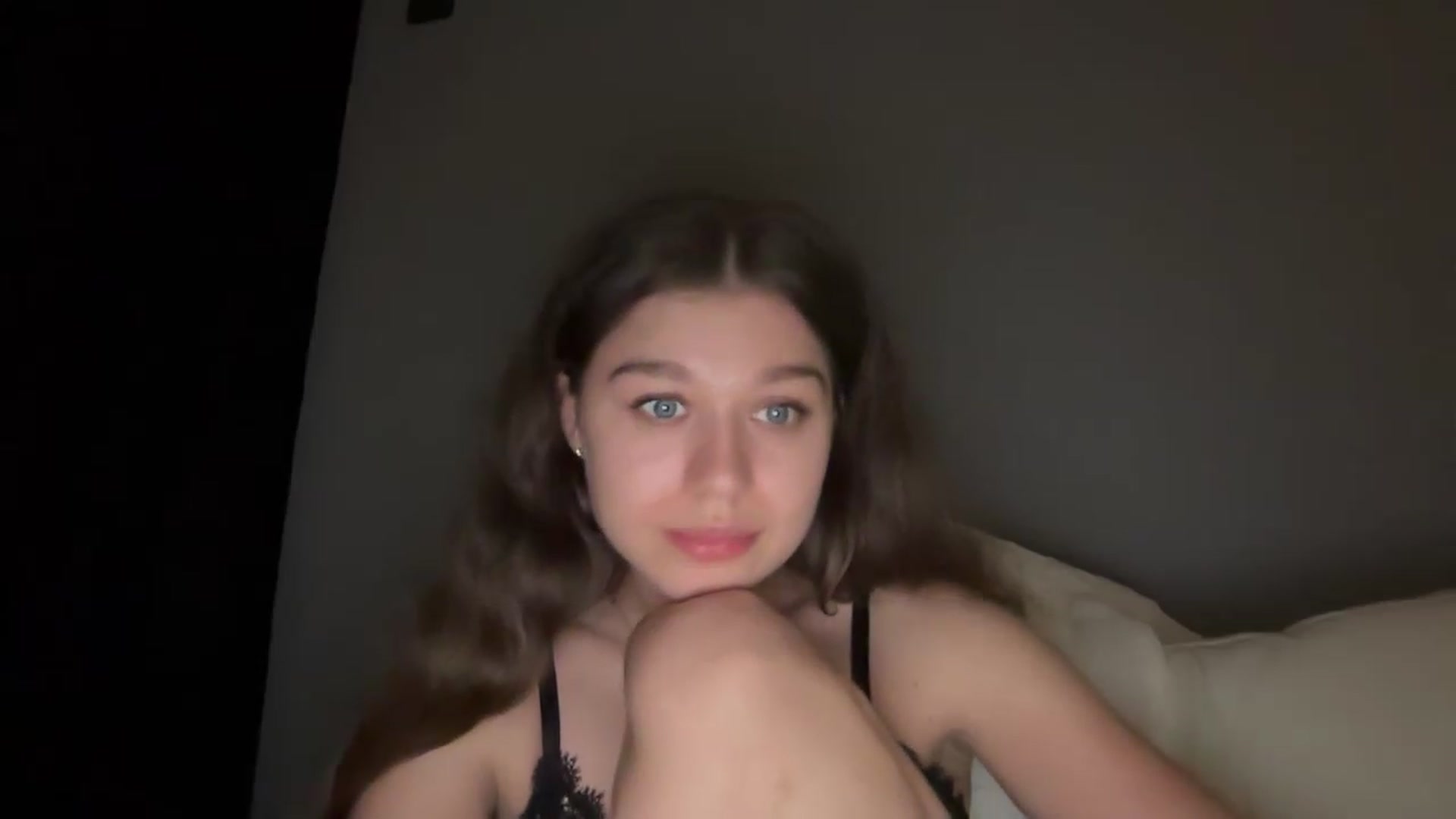 Gallery image thumbnail from JewelReigns's myfreecams stream on, 05/29/2026, 21:38 image 8 of 20
