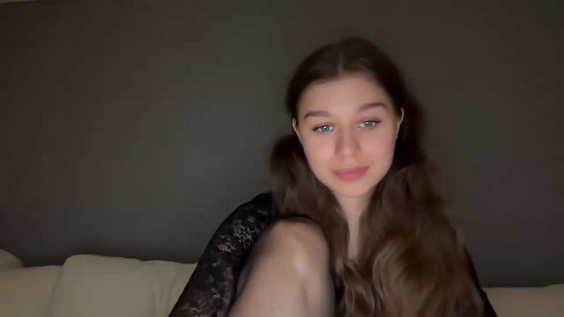Gallery image thumbnail from JewelReigns's myfreecams stream on, 05/31/2026, 19:32 image 14 of 20