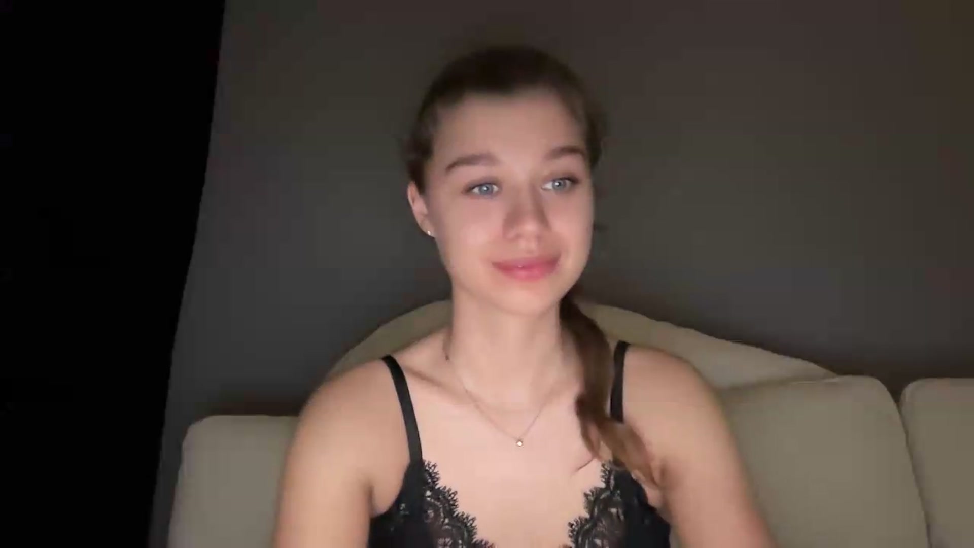 Gallery image thumbnail from JewelReigns's myfreecams stream on, 06/05/2026, 24:35 image 17 of 20