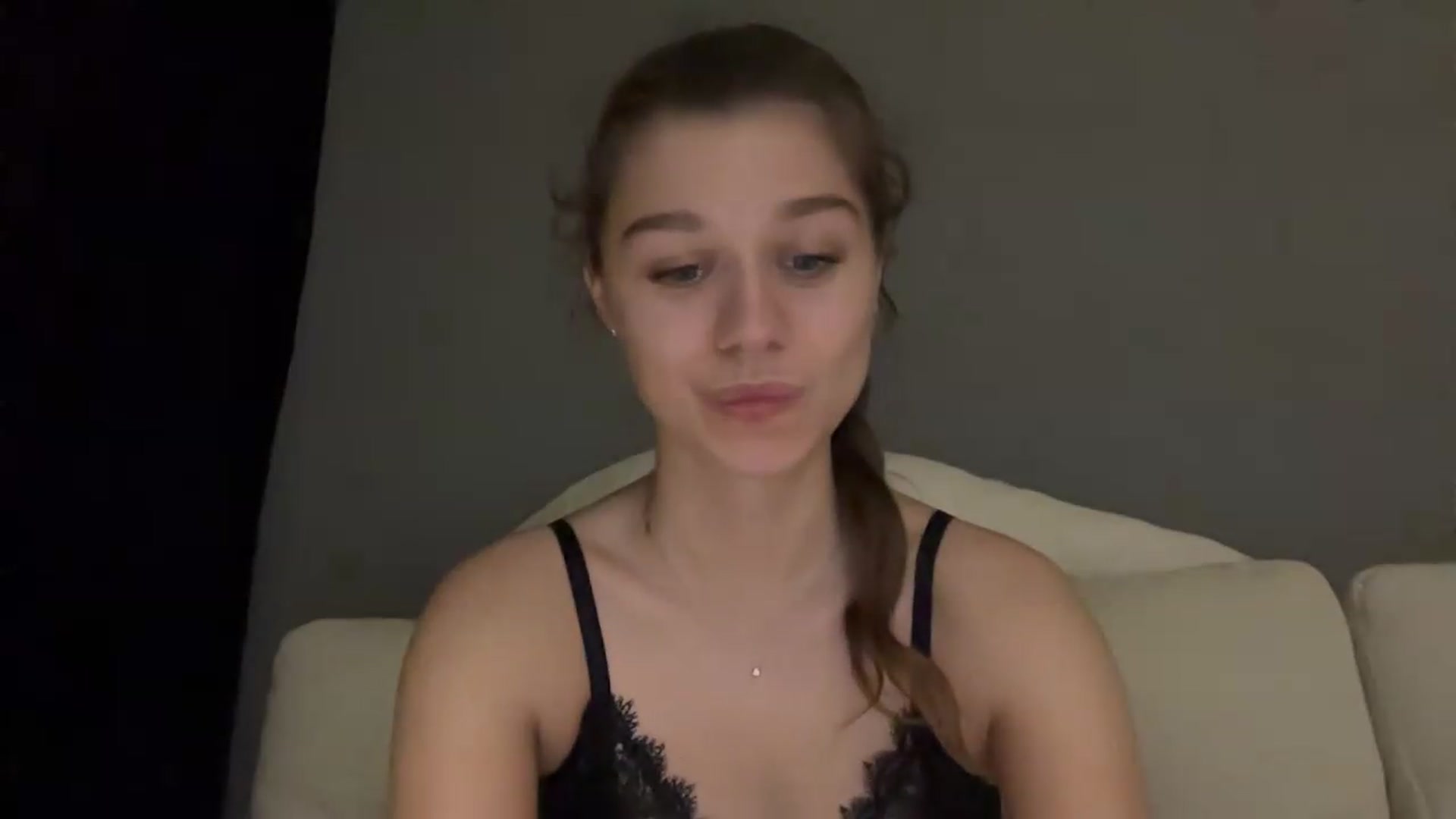 Gallery image thumbnail from JewelReigns's myfreecams stream on, 06/05/2026, 24:35 image 16 of 20