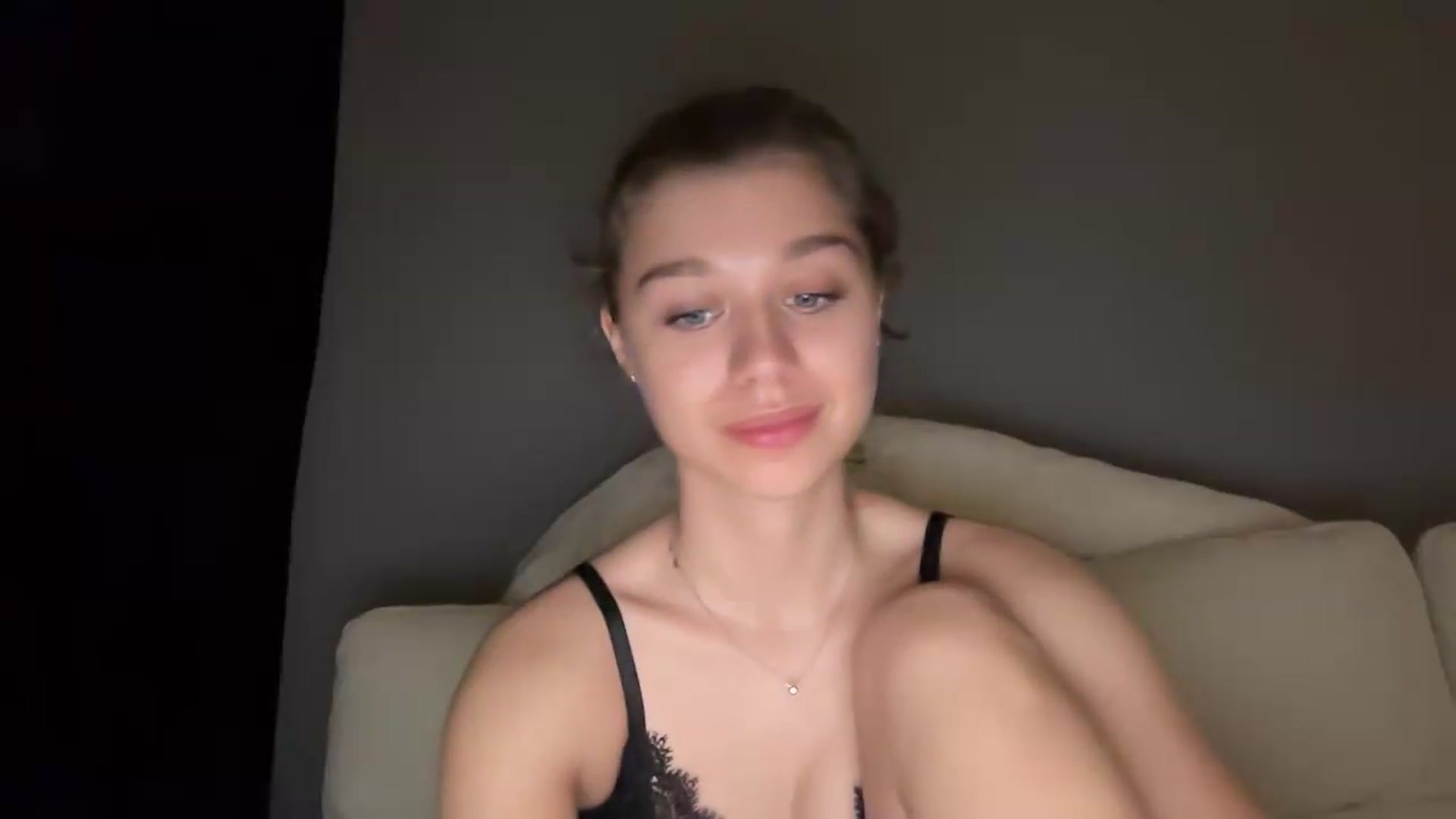 Gallery image thumbnail from JewelReigns's myfreecams stream on, 06/05/2026, 24:35 image 7 of 20