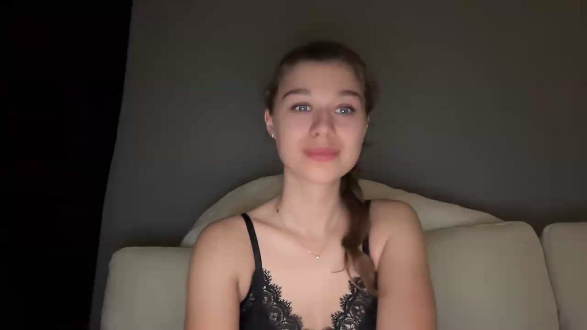Gallery image thumbnail from JewelReigns's myfreecams stream on, 06/05/2026, 24:35 image 18 of 20