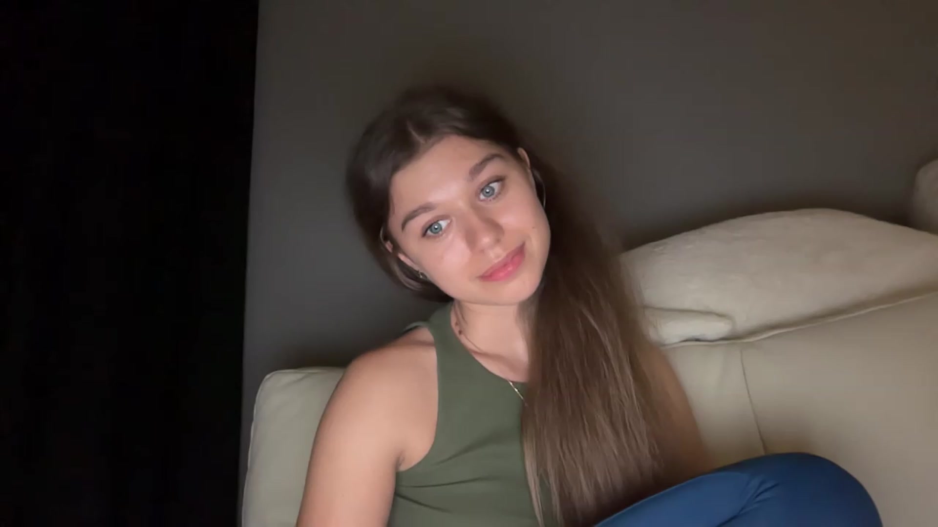 Gallery image thumbnail from JewelReigns's myfreecams stream on, 06/18/2026, 23:17 image 10 of 20