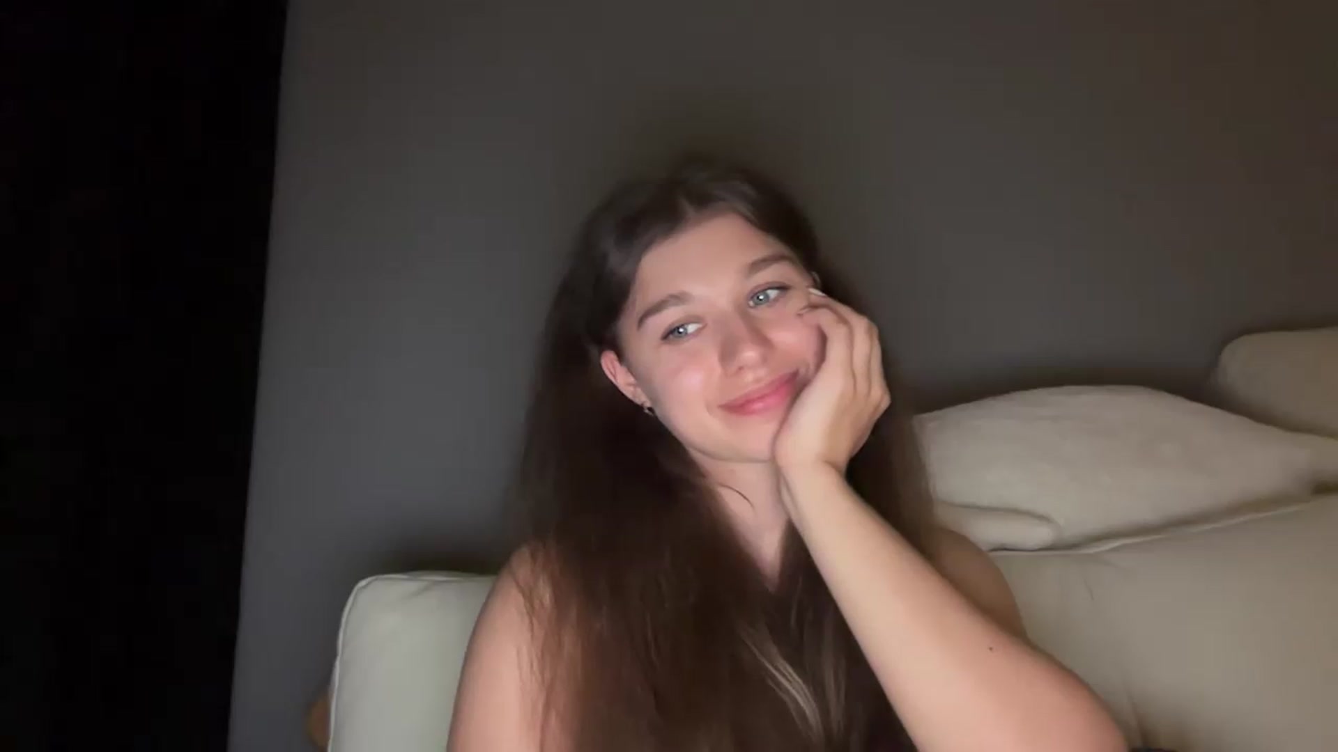 Gallery image thumbnail from JewelReigns's myfreecams stream on, 06/18/2026, 23:57 image 18 of 20