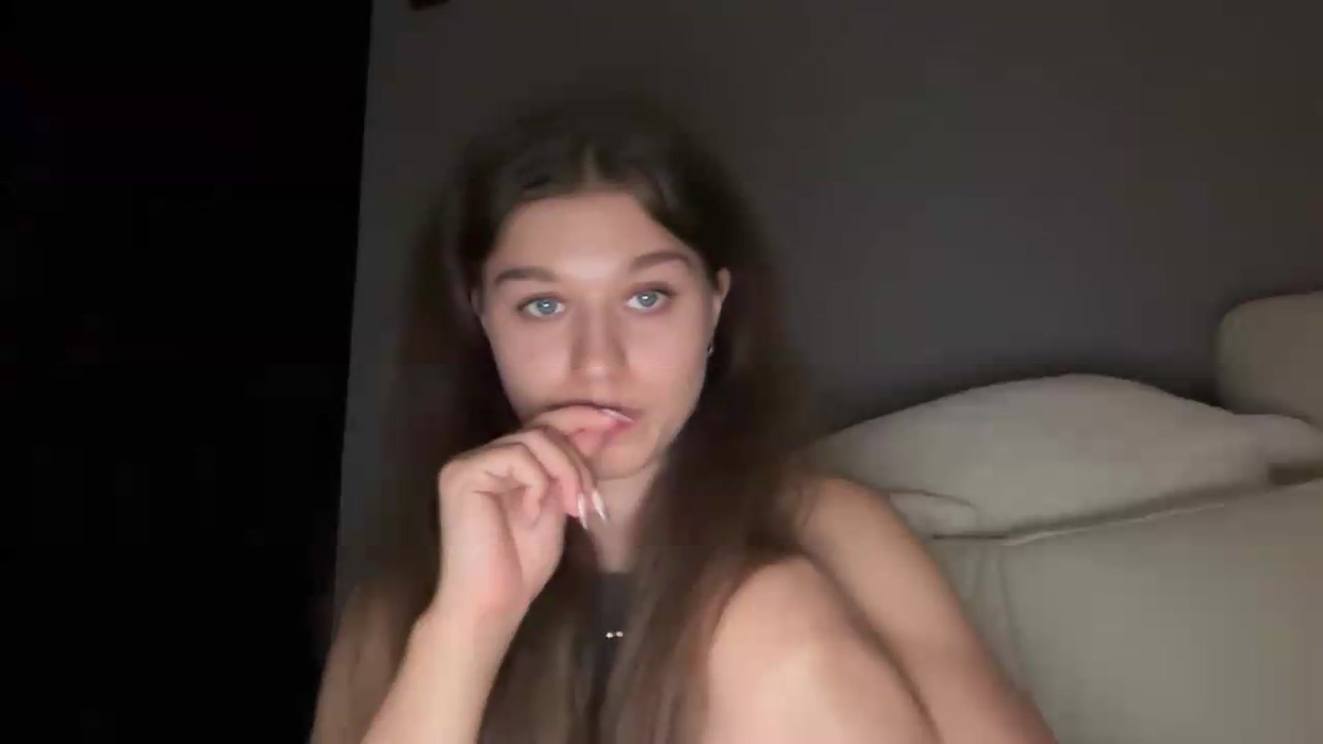 Gallery image thumbnail from JewelReigns's myfreecams stream on, 06/19/2026, 20:50 image 17 of 20