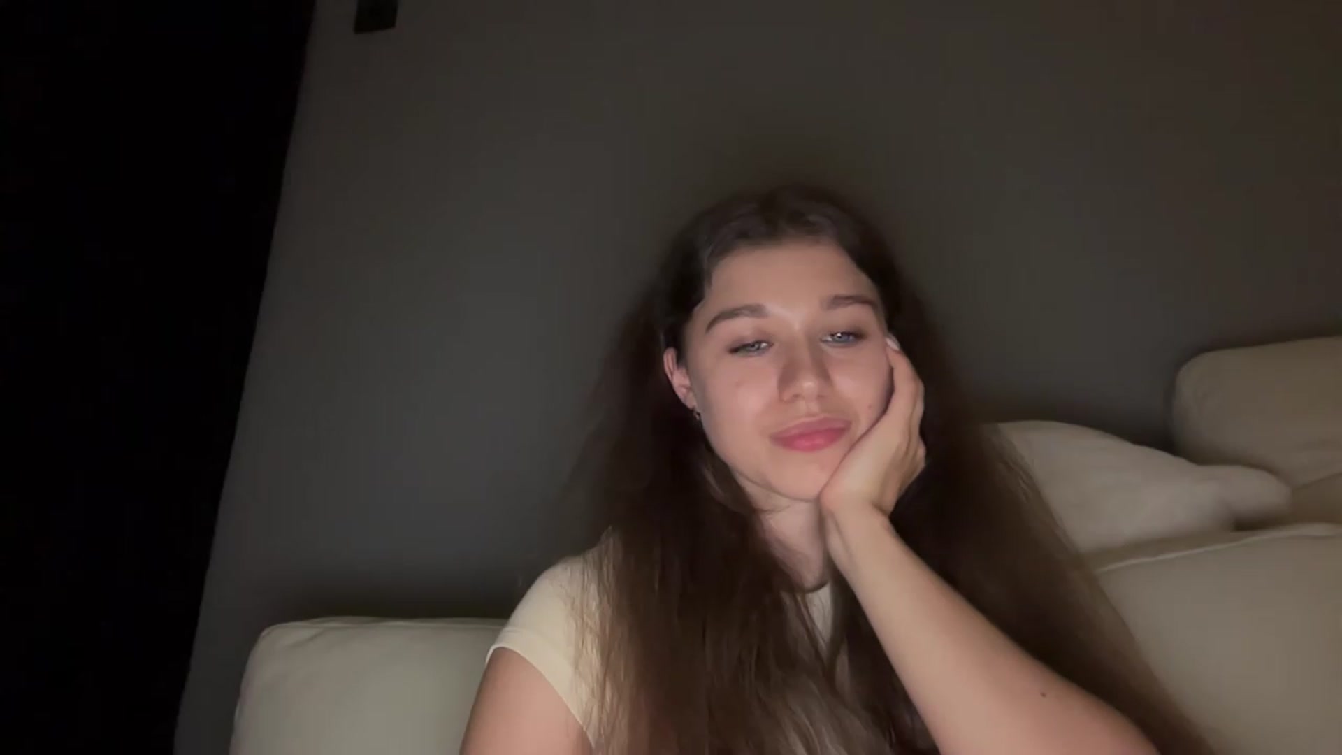 Gallery image thumbnail from JewelReigns's myfreecams stream on, 06/20/2026, 22:04 image 18 of 20