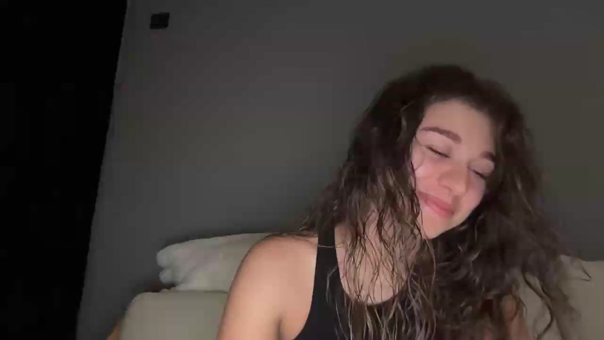 Gallery image thumbnail from JewelReigns's myfreecams stream on, 07/05/2026, 20:58 image 13 of 20