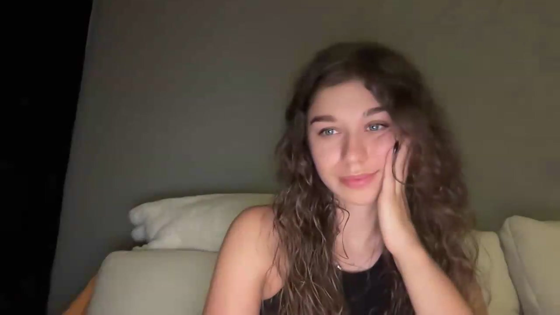 Gallery image thumbnail from JewelReigns's myfreecams stream on, 07/05/2026, 22:03 image 19 of 20