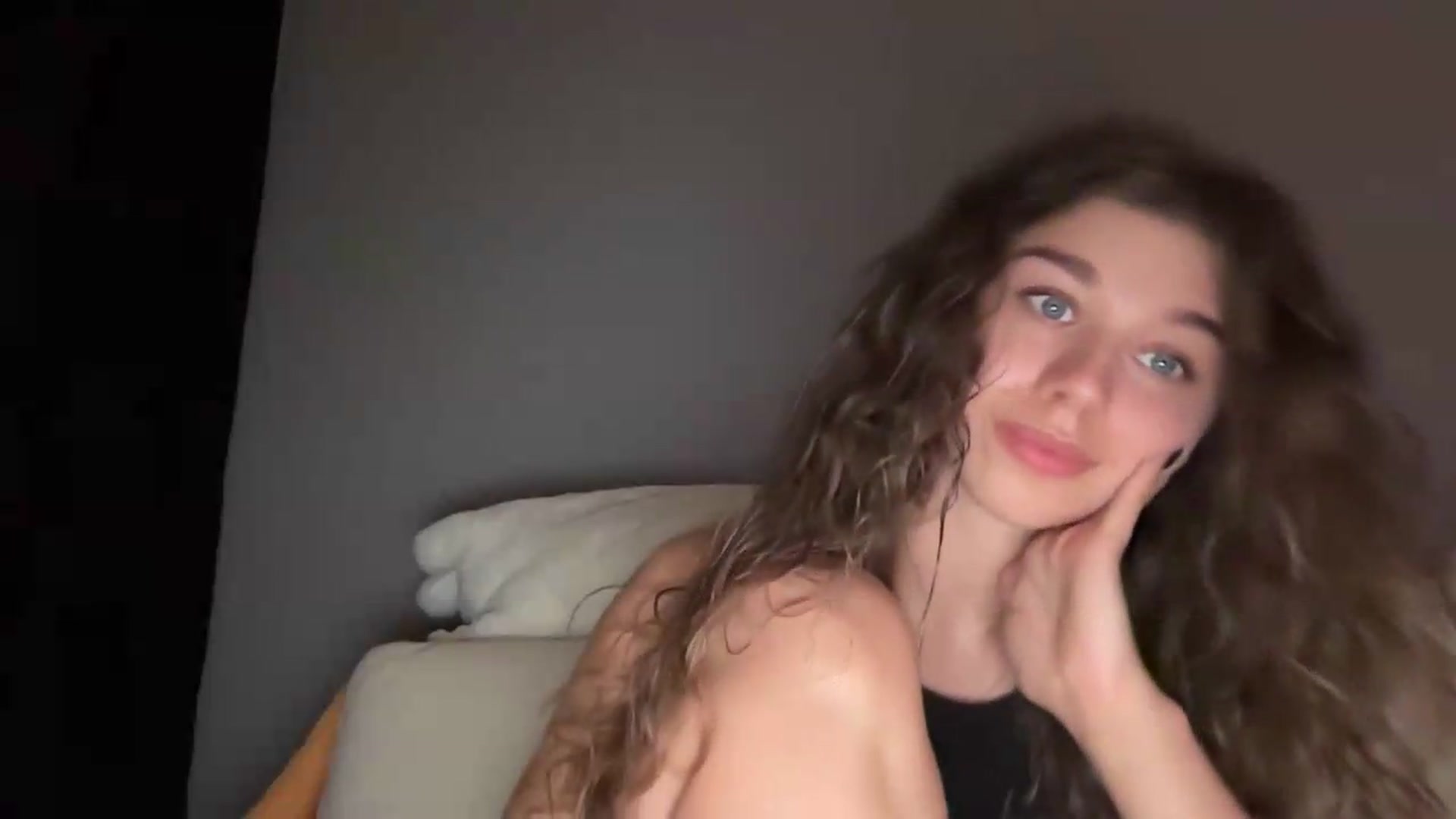 Gallery image thumbnail from JewelReigns's myfreecams stream on, 07/05/2026, 22:23 image 16 of 20