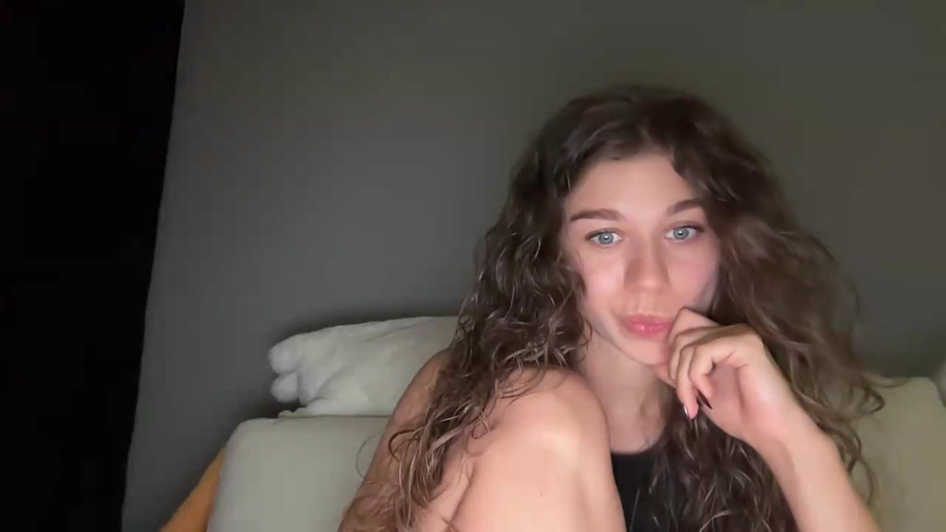 Gallery image thumbnail from JewelReigns's myfreecams stream on, 07/05/2026, 22:23 image 11 of 20