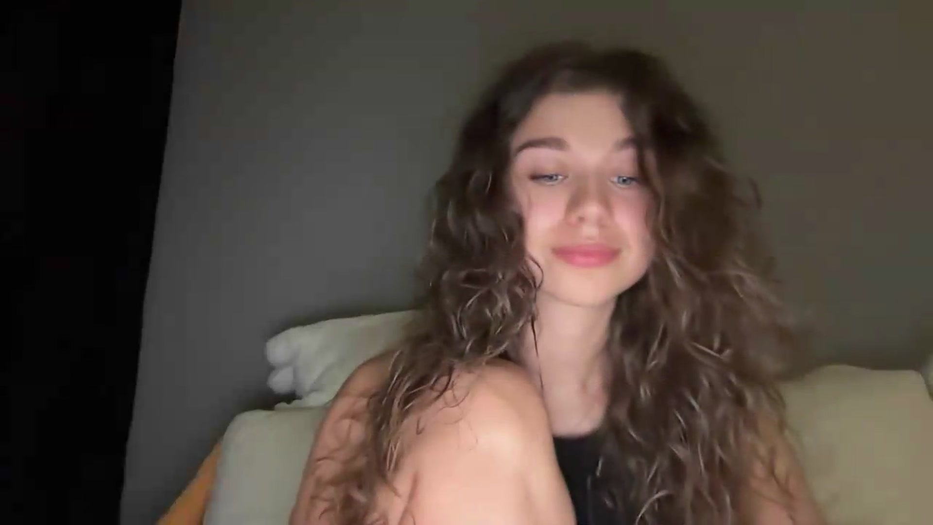 Gallery image thumbnail from JewelReigns's myfreecams stream on, 07/05/2026, 22:23 image 14 of 20