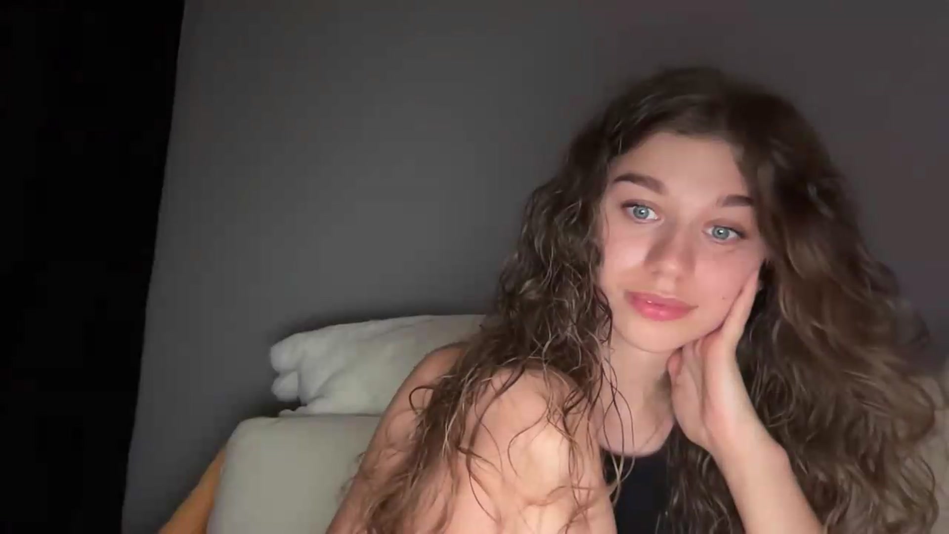 Gallery image thumbnail from JewelReigns's myfreecams stream on, 07/05/2026, 22:23 image 5 of 20