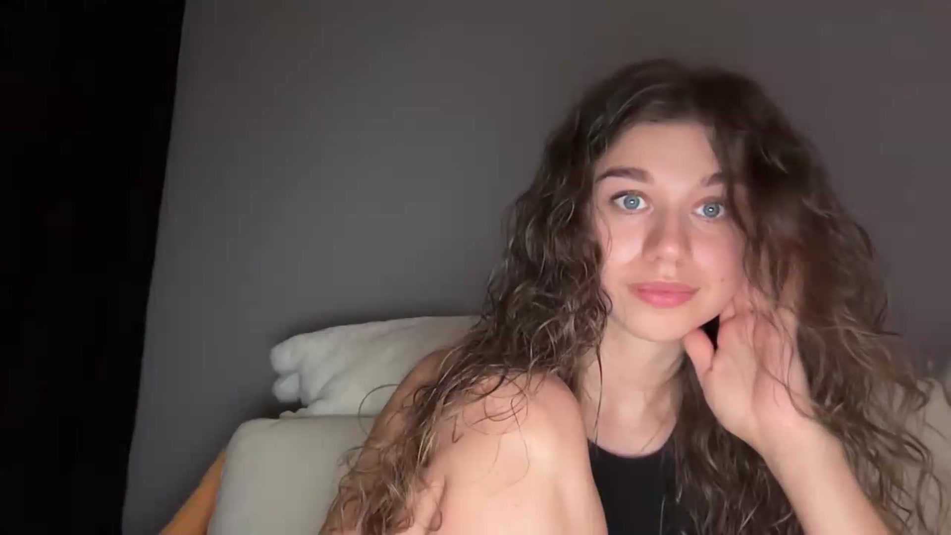 Gallery image thumbnail from JewelReigns's myfreecams stream on, 07/05/2026, 22:23 image 17 of 20