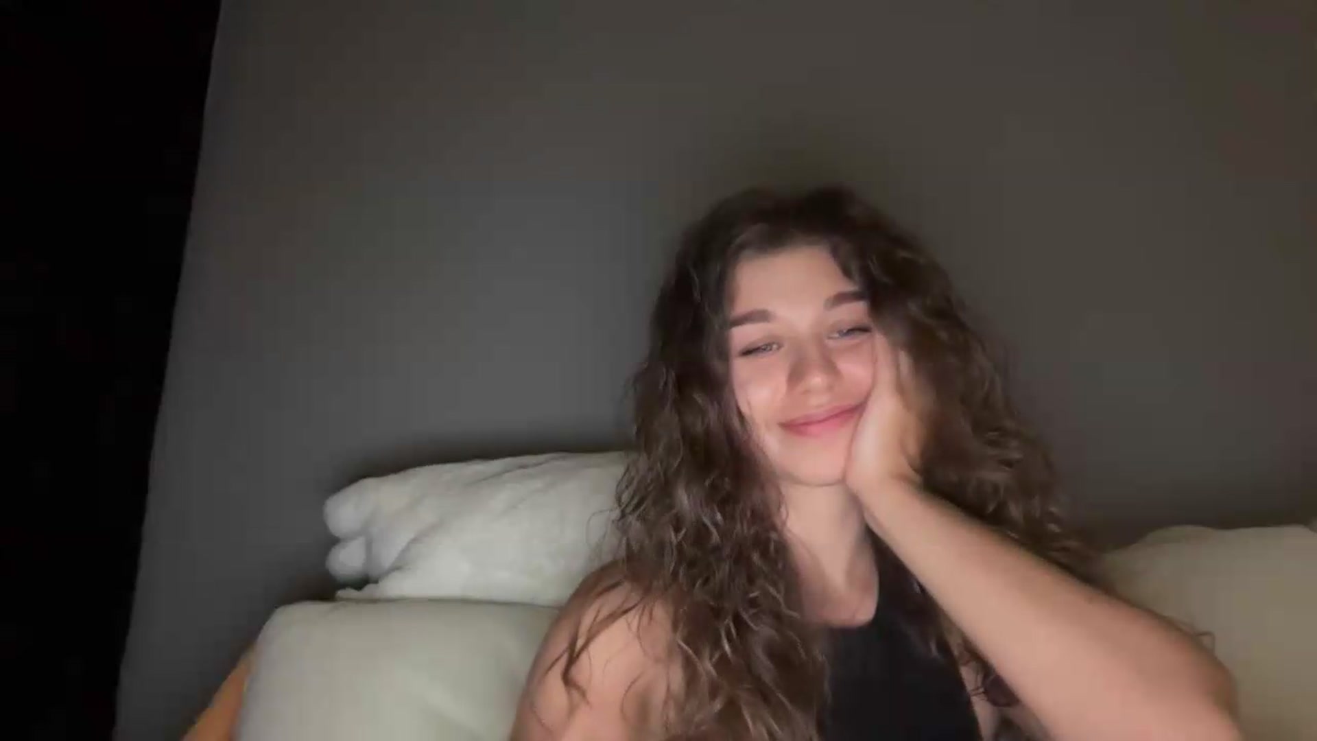 Gallery image thumbnail from JewelReigns's myfreecams stream on, 07/05/2026, 22:52 image 5 of 20