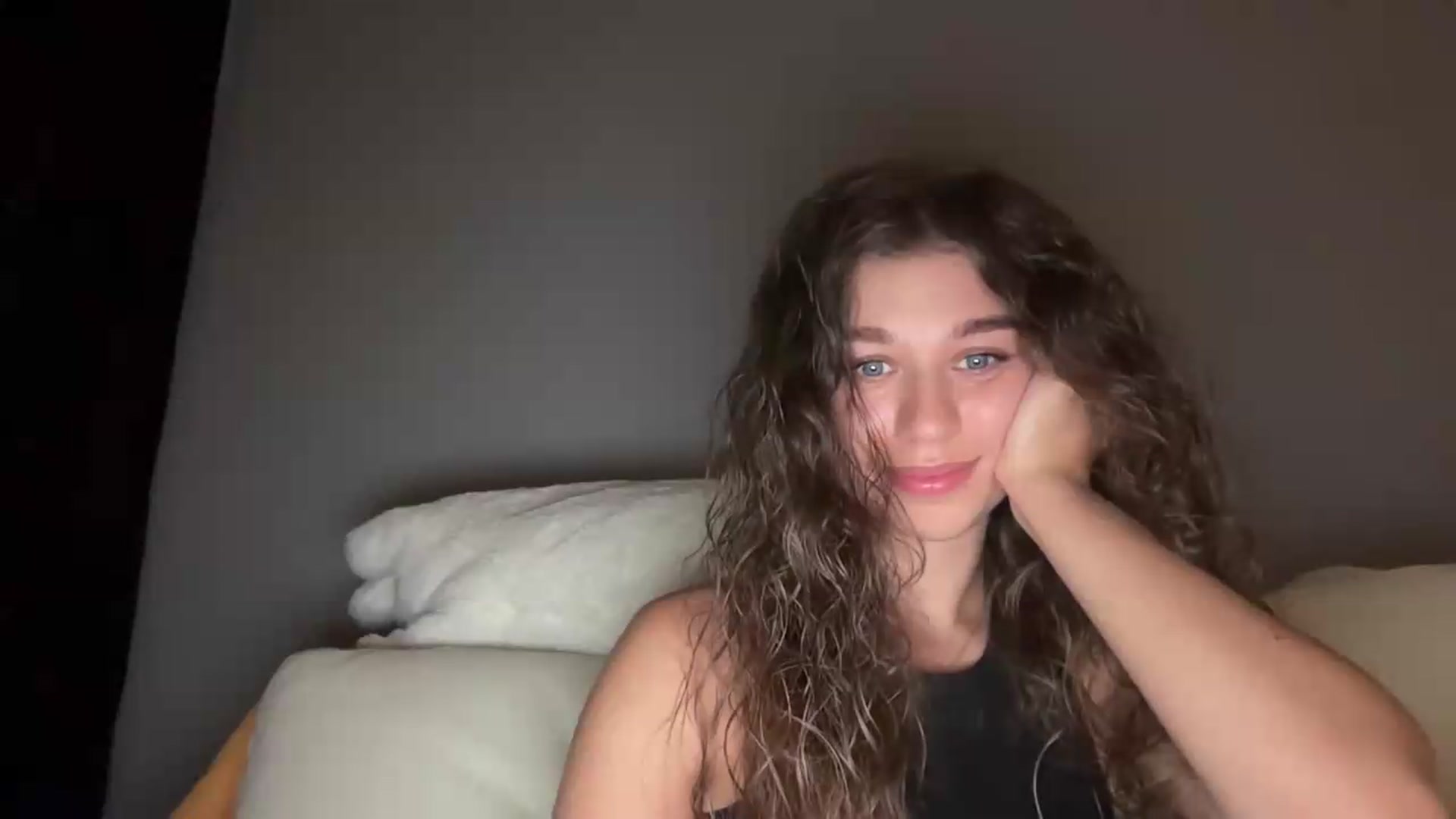 Gallery image thumbnail from JewelReigns's myfreecams stream on, 07/05/2026, 22:52 image 8 of 20