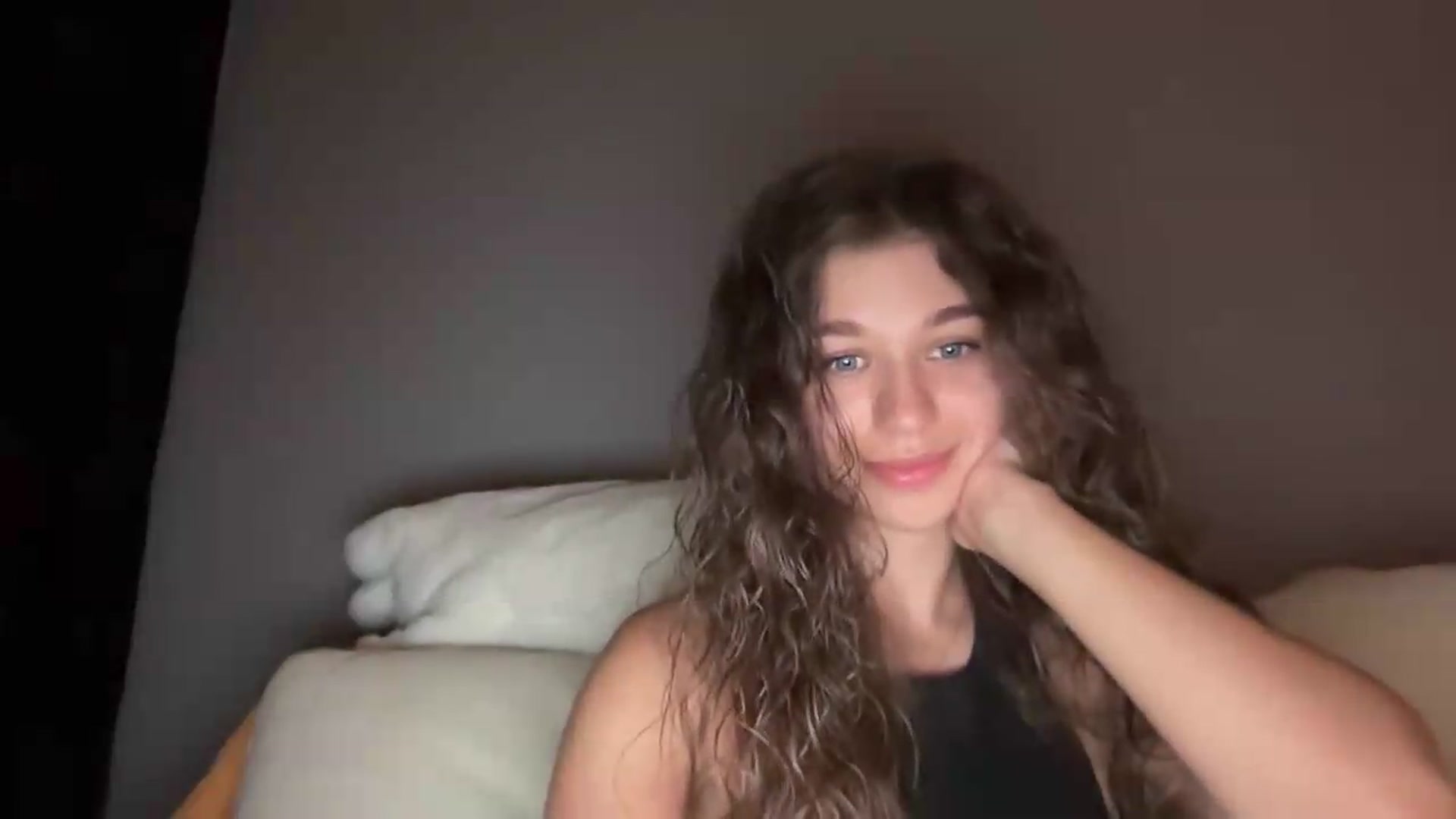 Gallery image thumbnail from JewelReigns's myfreecams stream on, 07/05/2026, 22:52 image 7 of 20