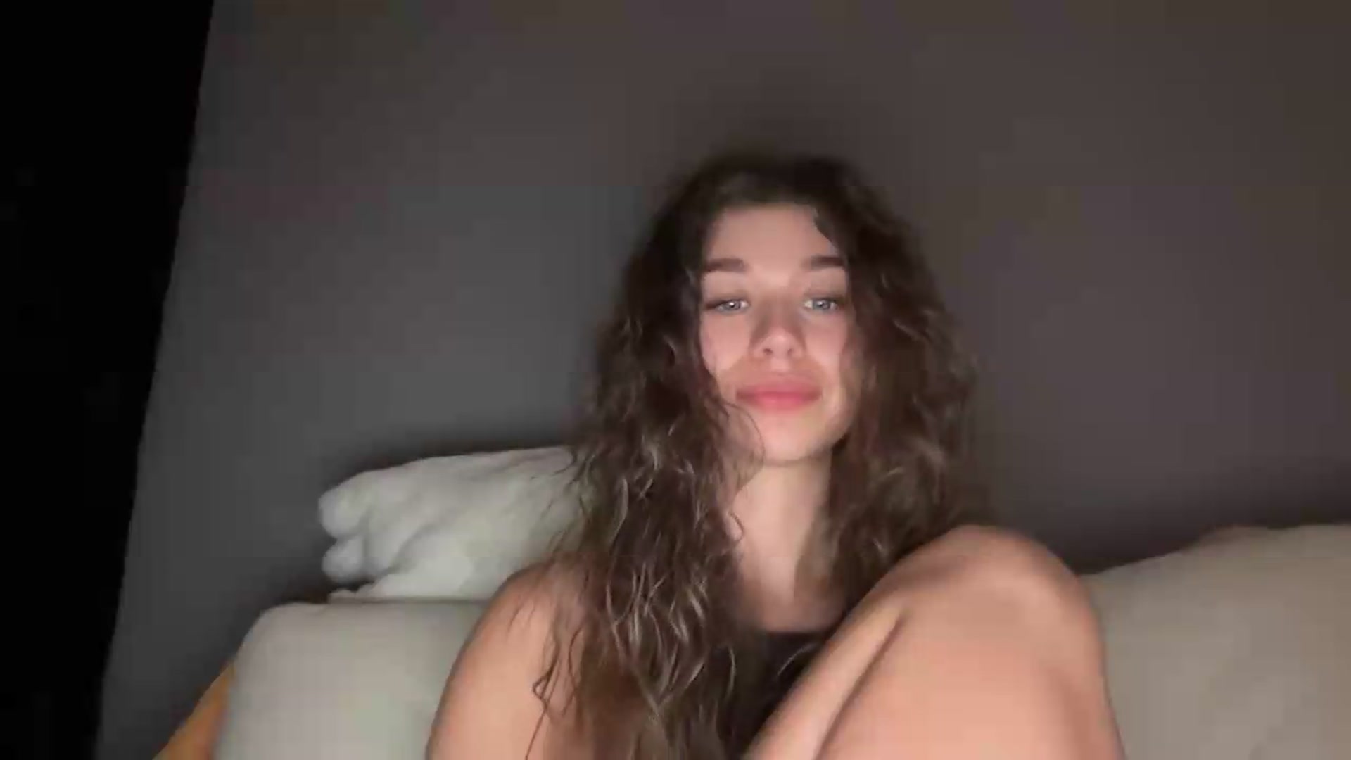 Gallery image thumbnail from JewelReigns's myfreecams stream on, 07/05/2026, 22:52 image 15 of 20