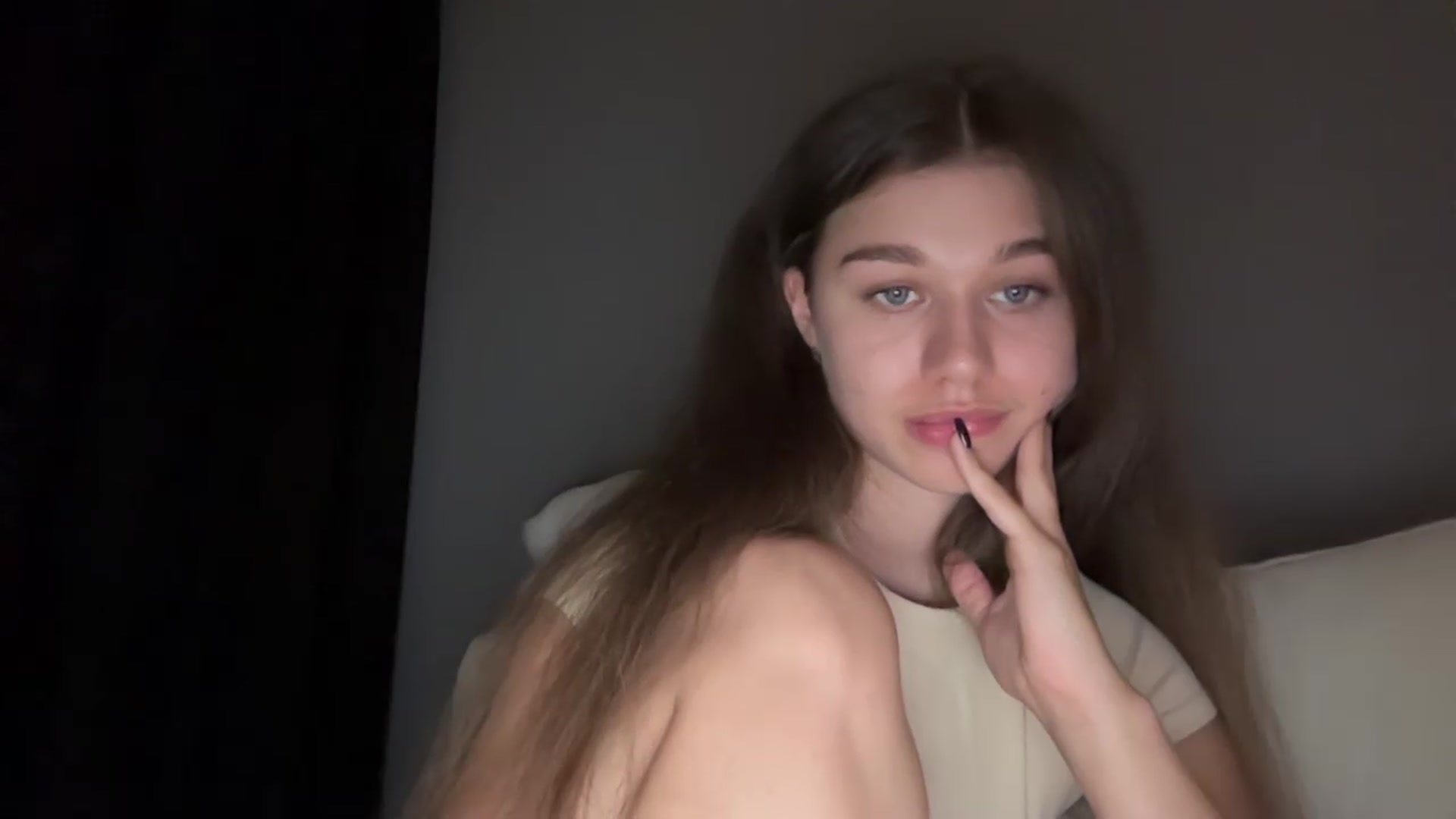 Gallery image thumbnail from JewelReigns's myfreecams stream on, 07/12/2026, 21:18 image 10 of 20