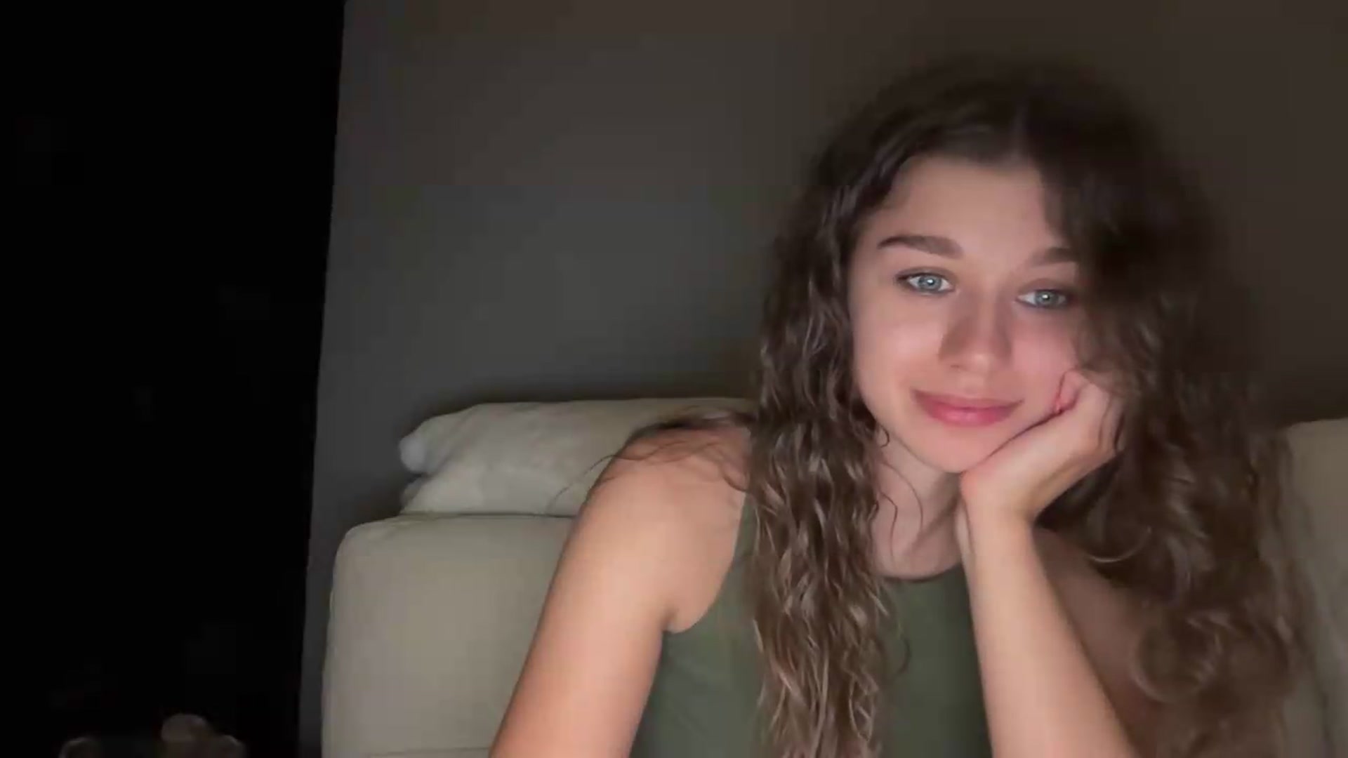 Gallery image thumbnail from JewelReigns's myfreecams stream on, 07/16/2026, 23:02 image 19 of 20