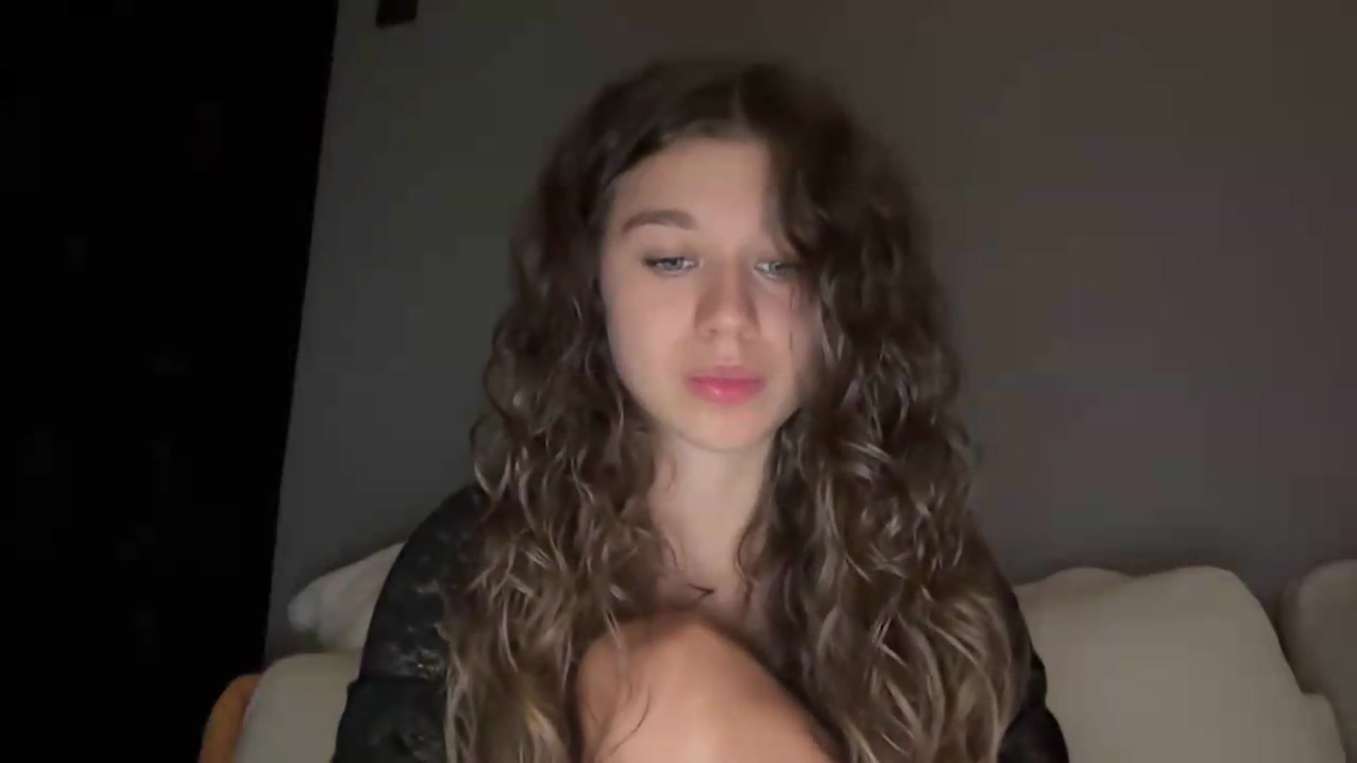 Gallery image thumbnail from JewelReigns's myfreecams stream on, 08/28/2026, 20:50 image 4 of 20