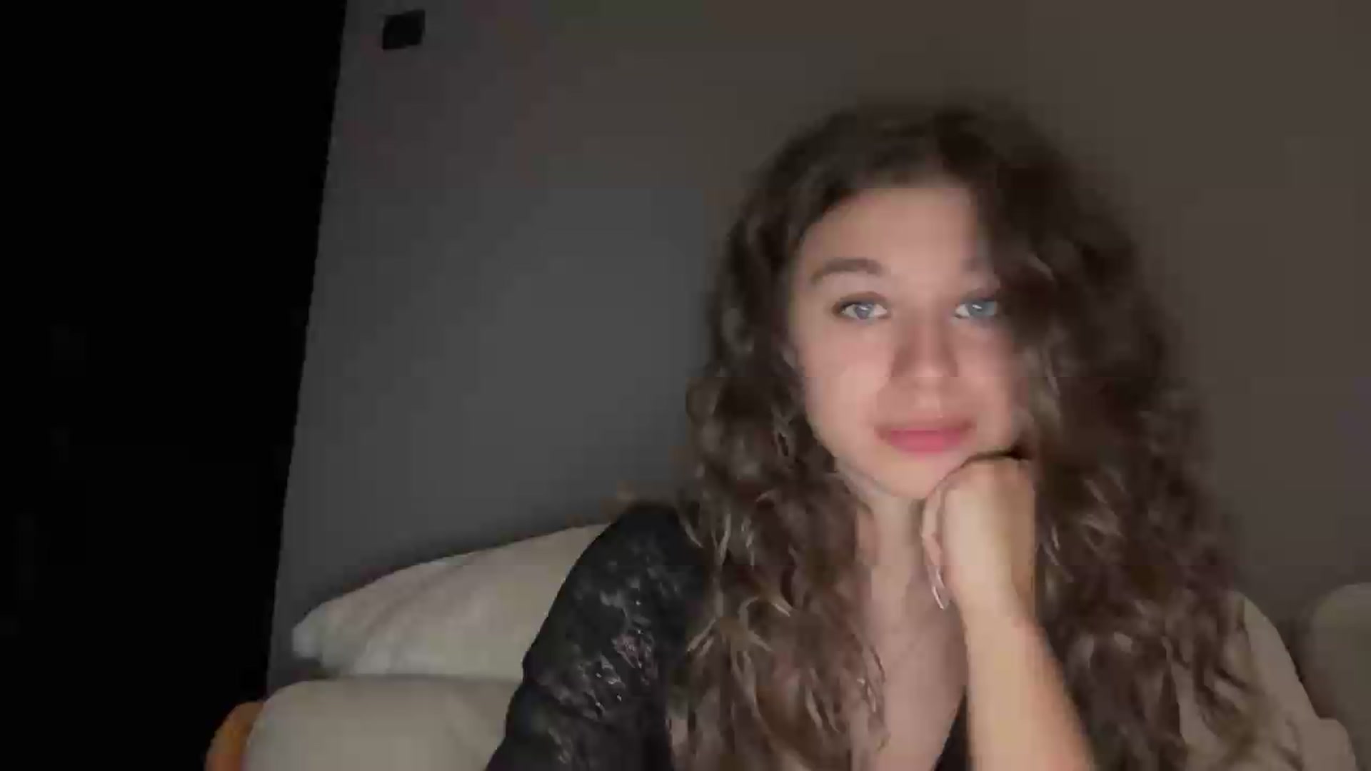 Gallery image thumbnail from JewelReigns's myfreecams stream on, 08/28/2026, 20:50 image 19 of 20