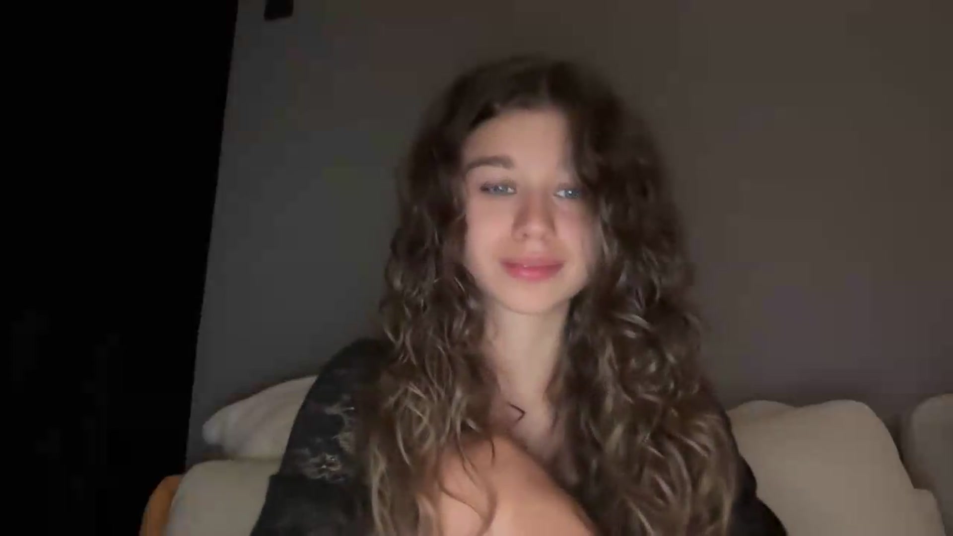 Gallery image thumbnail from JewelReigns's myfreecams stream on, 08/28/2026, 20:50 image 3 of 20