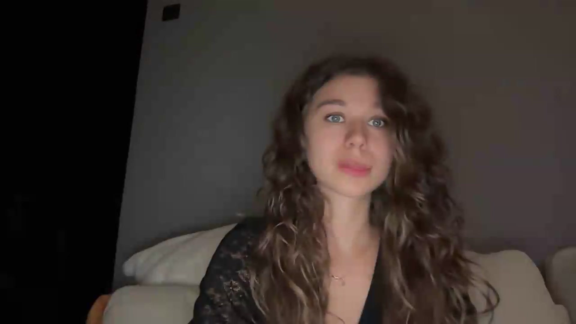 Gallery image thumbnail from JewelReigns's myfreecams stream on, 08/28/2026, 20:50 image 18 of 20