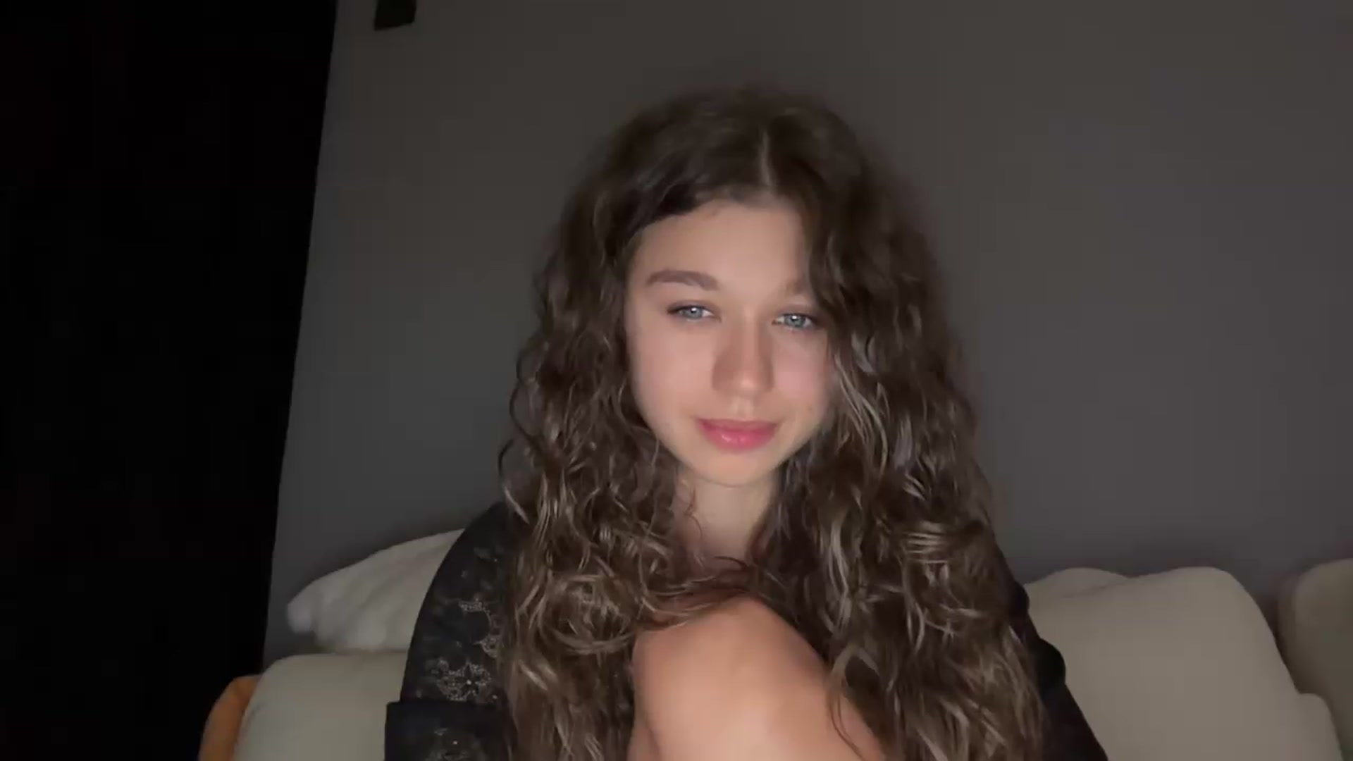 Gallery image thumbnail from JewelReigns's myfreecams stream on, 08/28/2026, 20:50 image 5 of 20