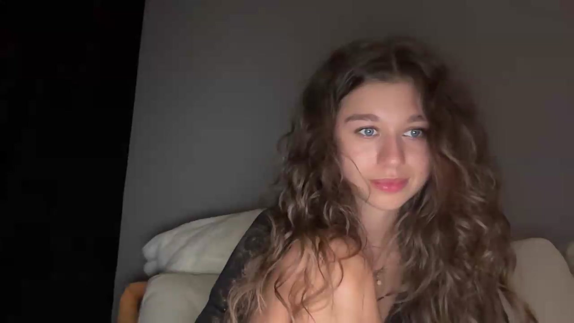 Gallery image thumbnail from JewelReigns's myfreecams stream on, 08/28/2026, 23:14 image 10 of 20