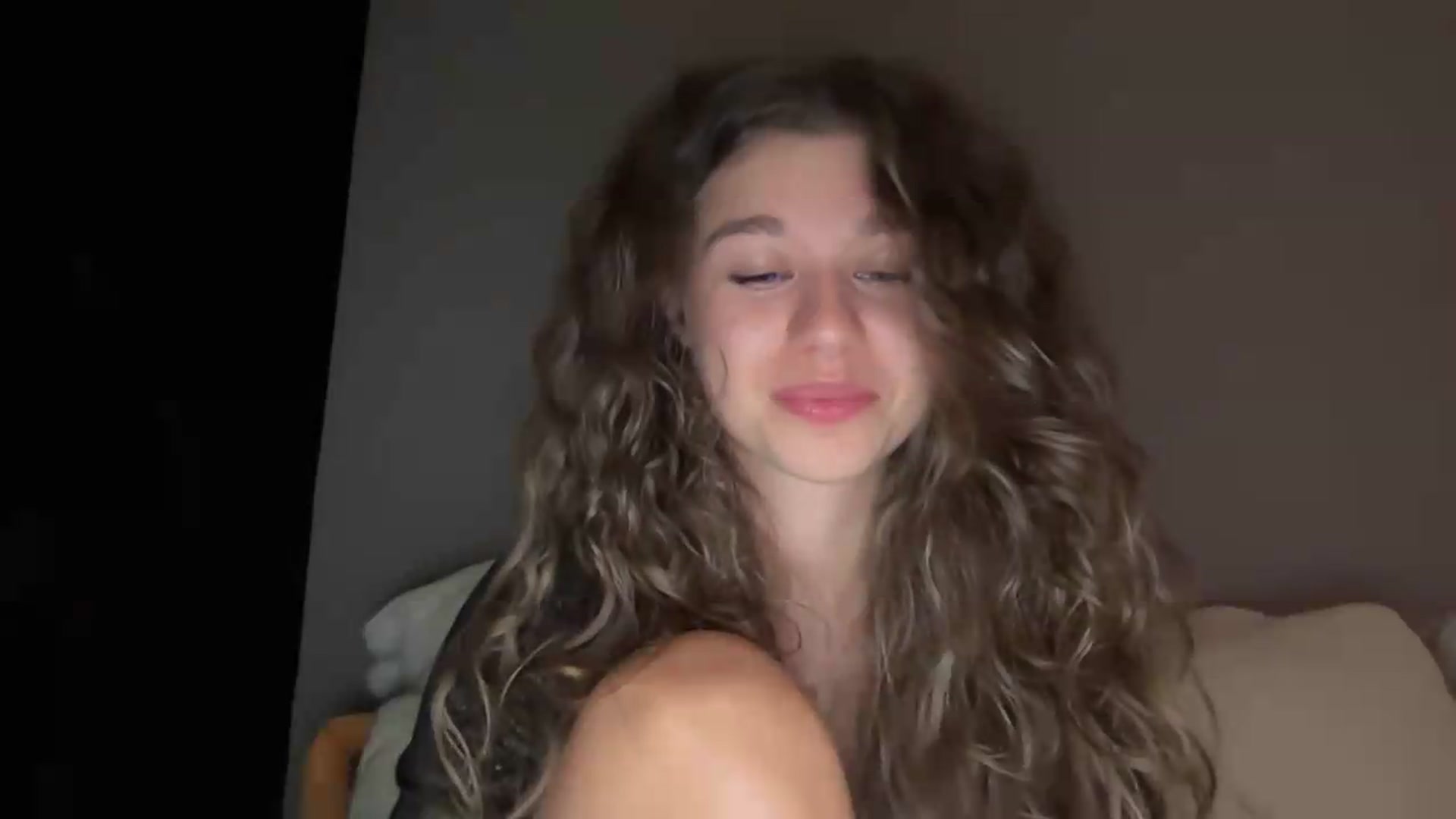 Gallery image thumbnail from JewelReigns's myfreecams stream on, 08/28/2026, 23:14 image 12 of 20