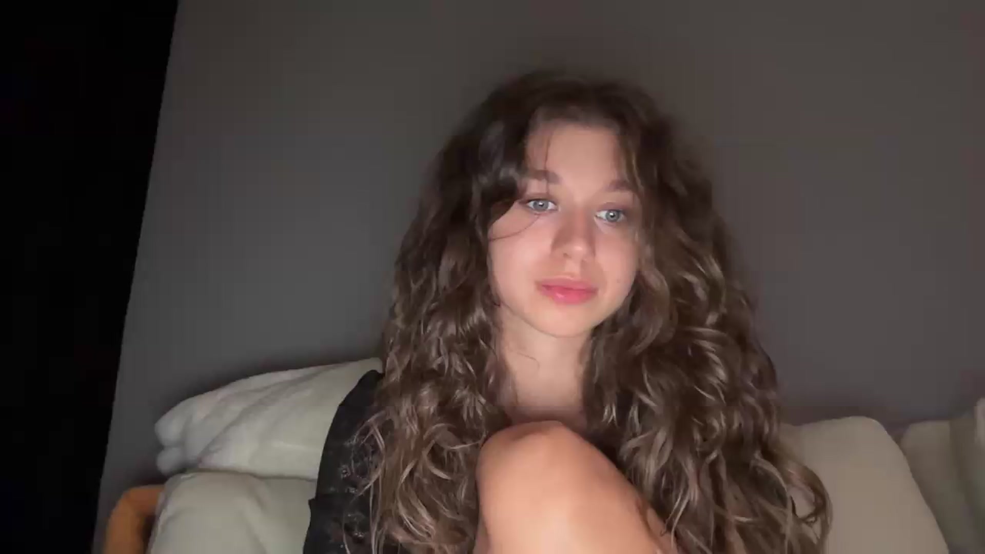 Gallery image thumbnail from JewelReigns's myfreecams stream on, 08/28/2026, 23:14 image 1 of 20