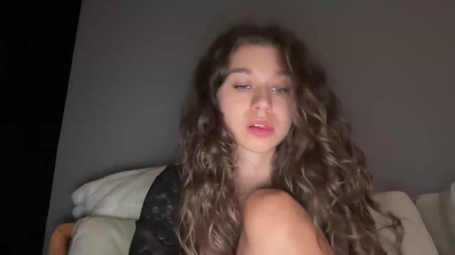 Gallery image thumbnail from JewelReigns's myfreecams stream on, 08/28/2026, 23:14 image 2 of 20