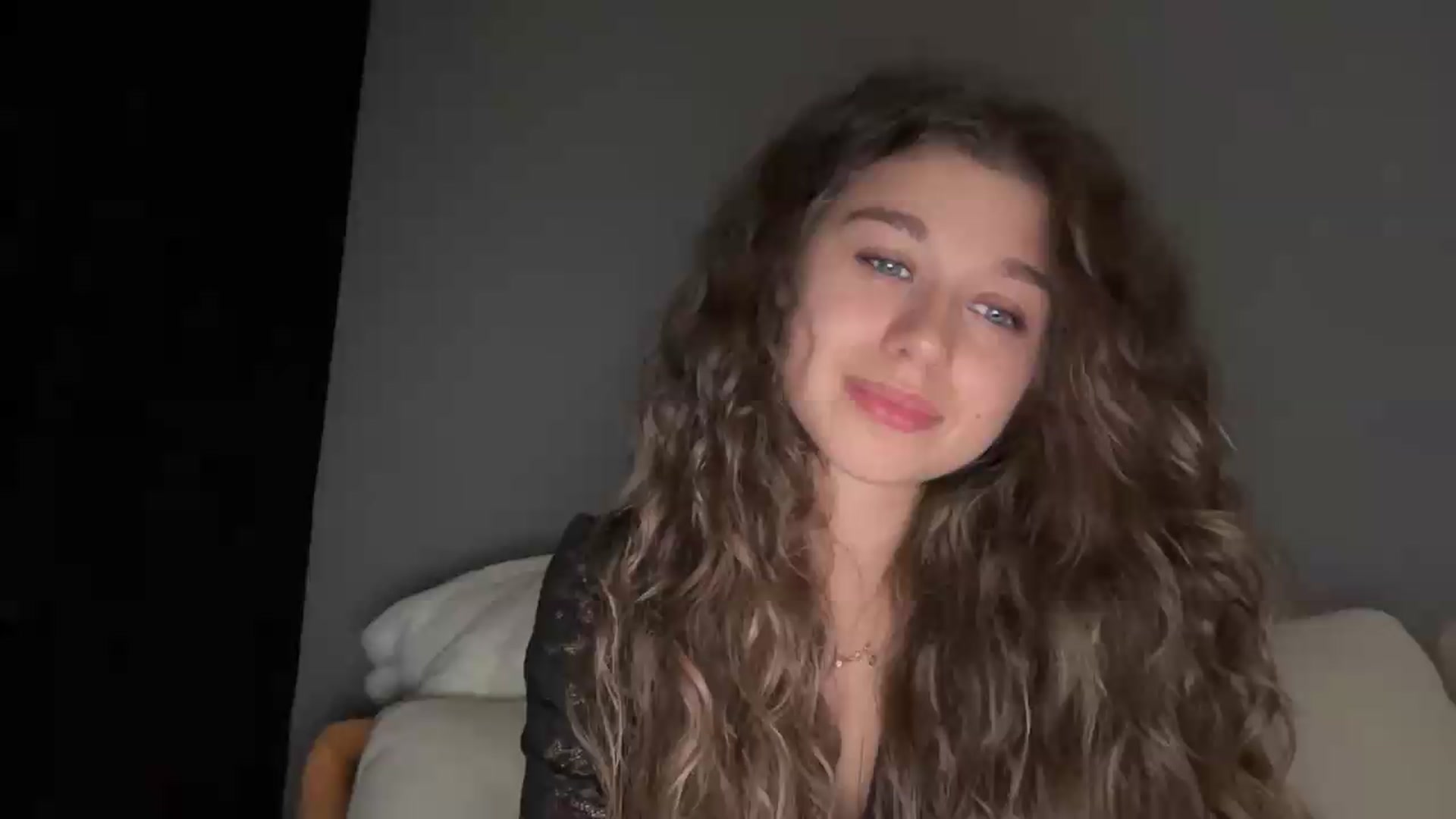 Gallery image thumbnail from JewelReigns's myfreecams stream on, 08/28/2026, 23:14 image 14 of 20