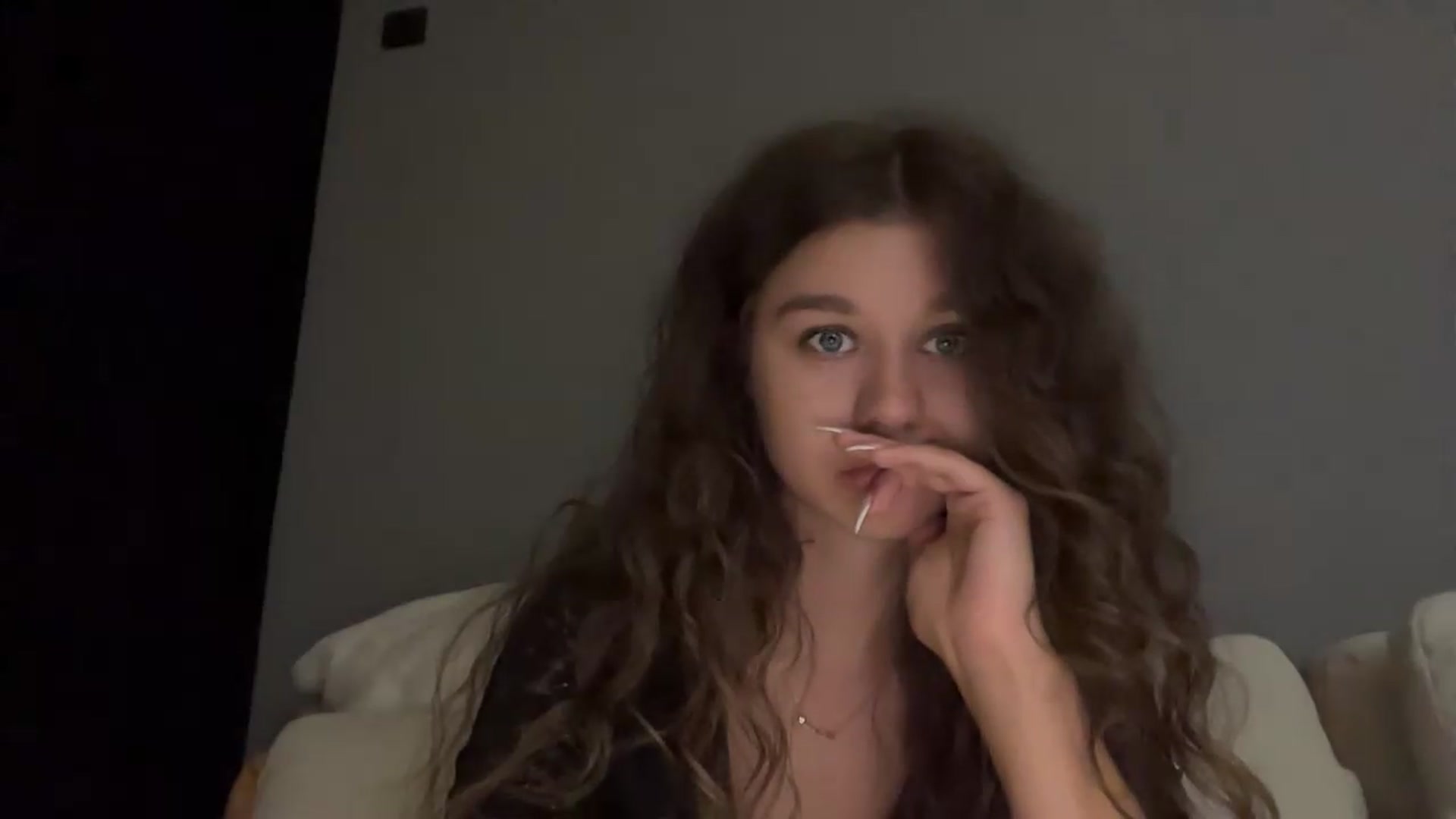 Gallery image thumbnail from JewelReigns's myfreecams stream on, 08/29/2026, 24:11 image 13 of 20