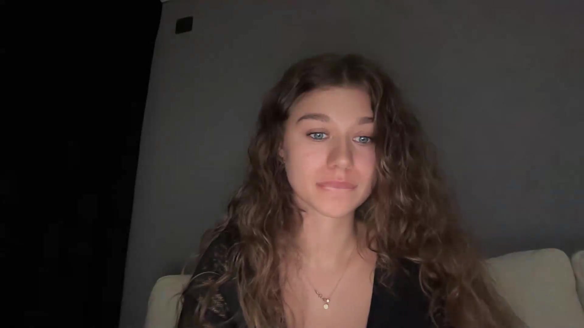 Gallery image thumbnail from JewelReigns's myfreecams stream on, 09/10/2026, 22:51 image 13 of 20