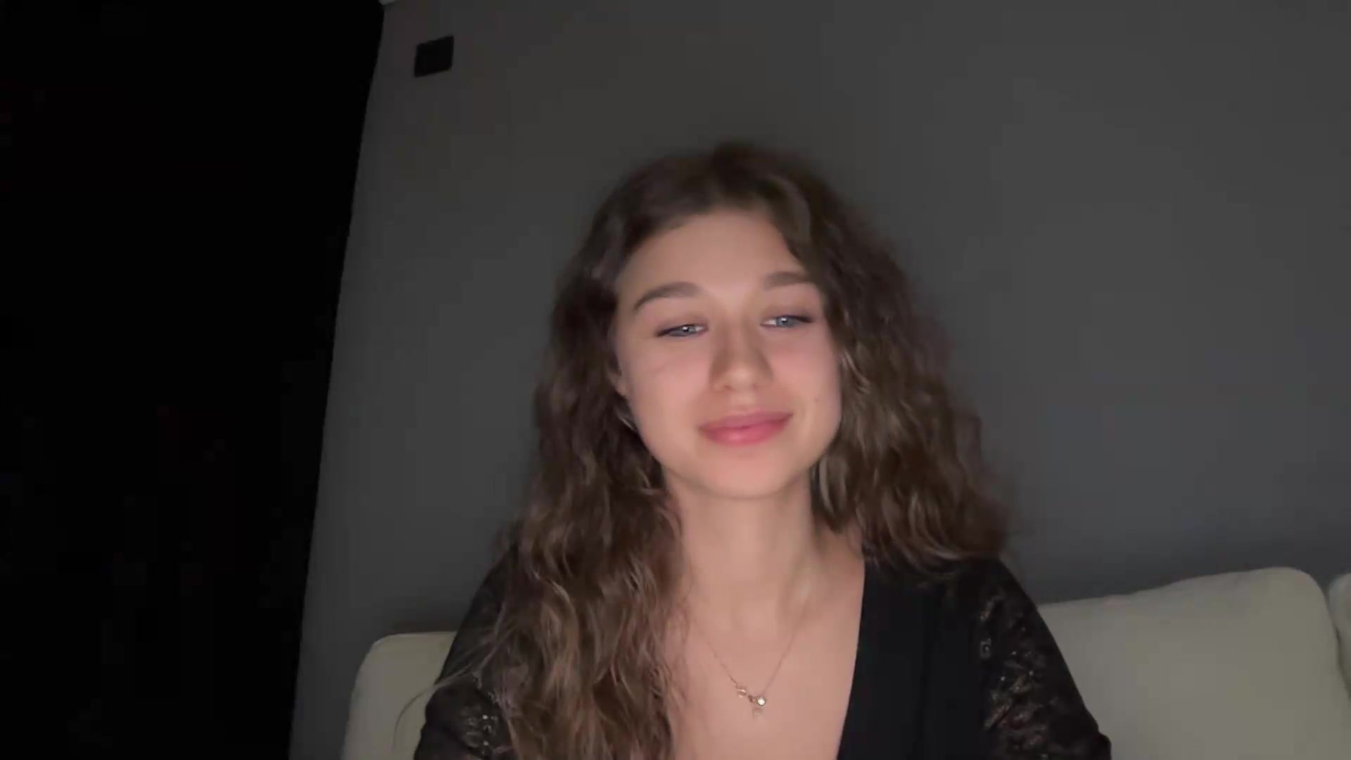 Gallery image thumbnail from JewelReigns's myfreecams stream on, 09/10/2026, 22:51 image 18 of 20