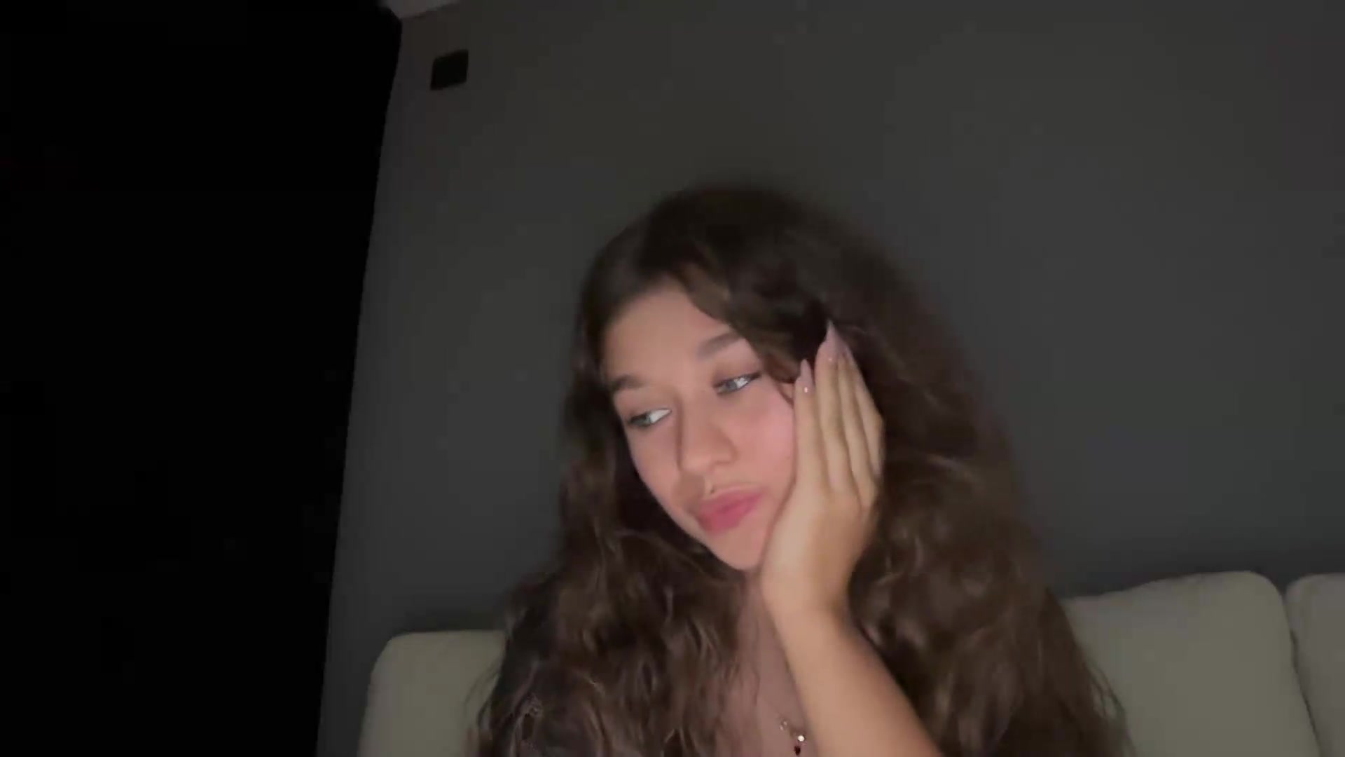 Gallery image thumbnail from JewelReigns's myfreecams stream on, 09/10/2026, 22:51 image 19 of 20