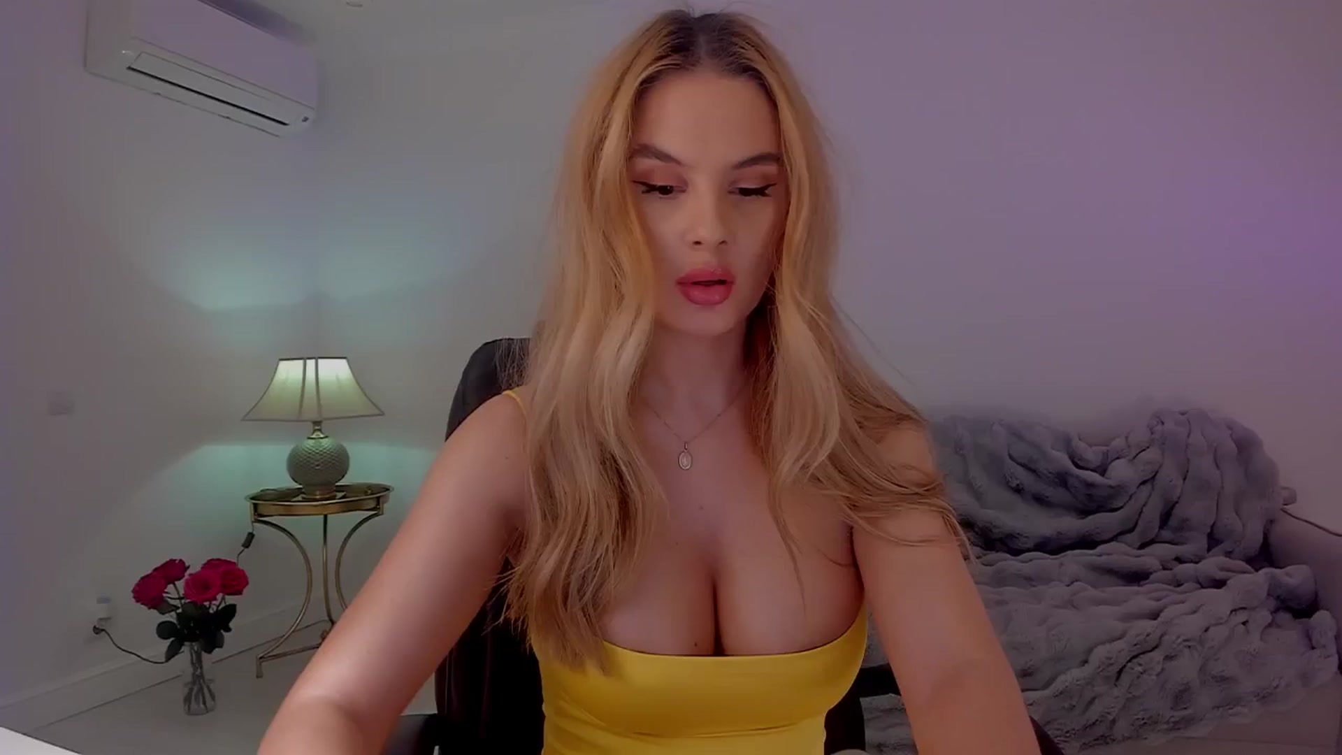 Gallery image thumbnail from Jewelles's myfreecams stream on, 01/24/2025, 20:32 image 5 of 20