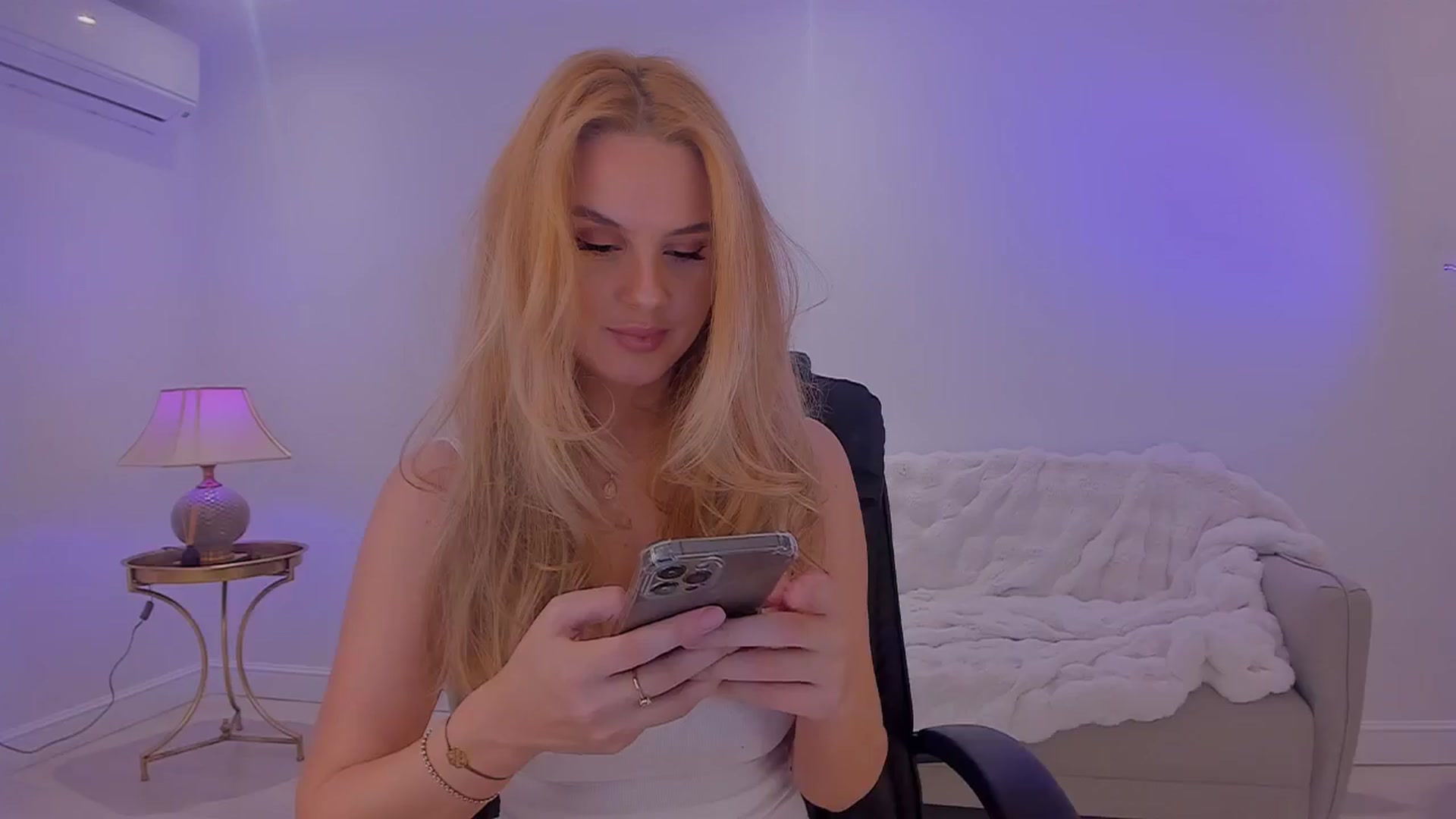 Gallery image thumbnail from Jewelles's myfreecams stream on, 02/06/2025, 21:21 image 2 of 20