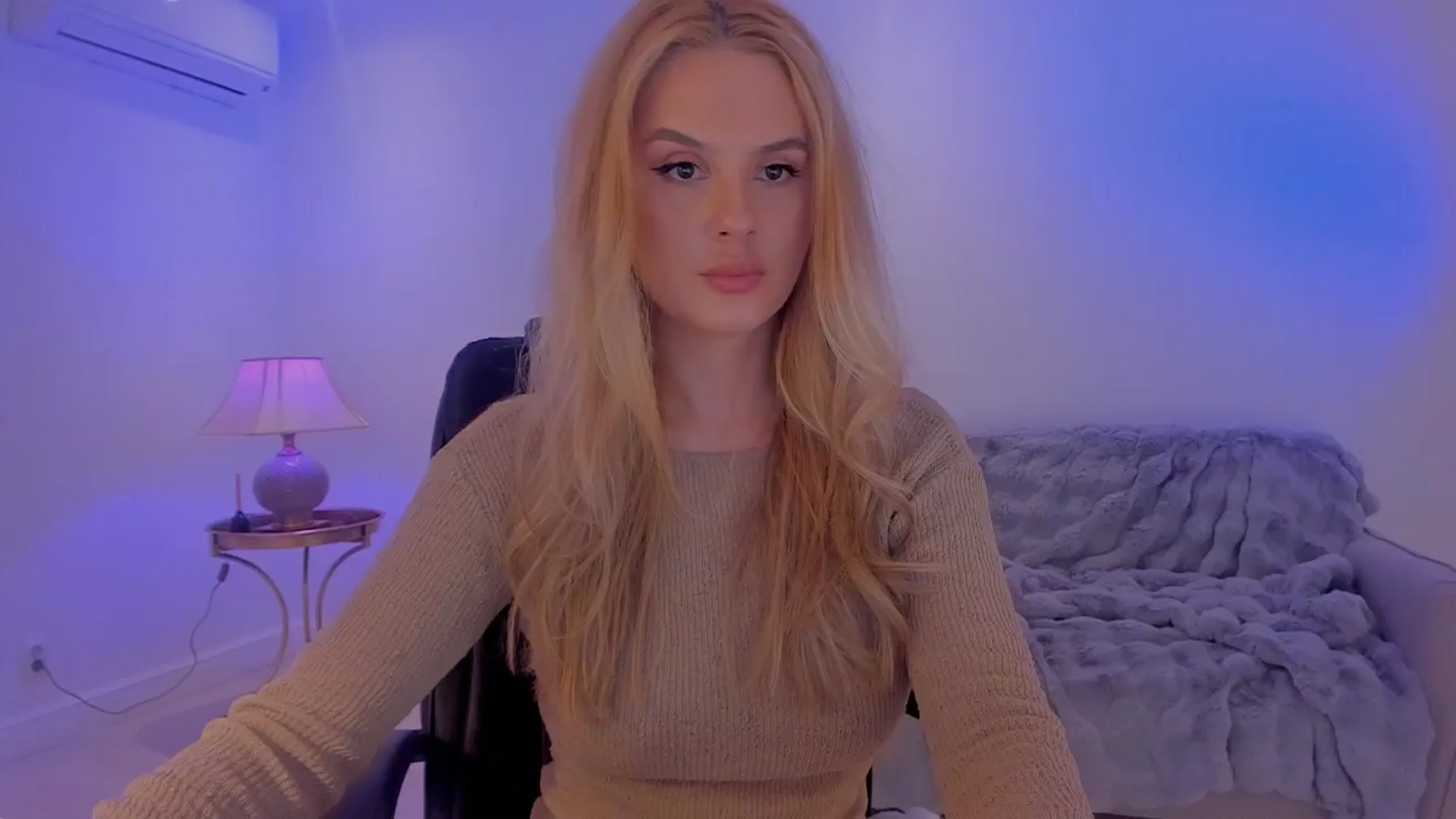 Gallery image thumbnail from Jewelles's myfreecams stream on, 02/08/2025, 20:17 image 2 of 20