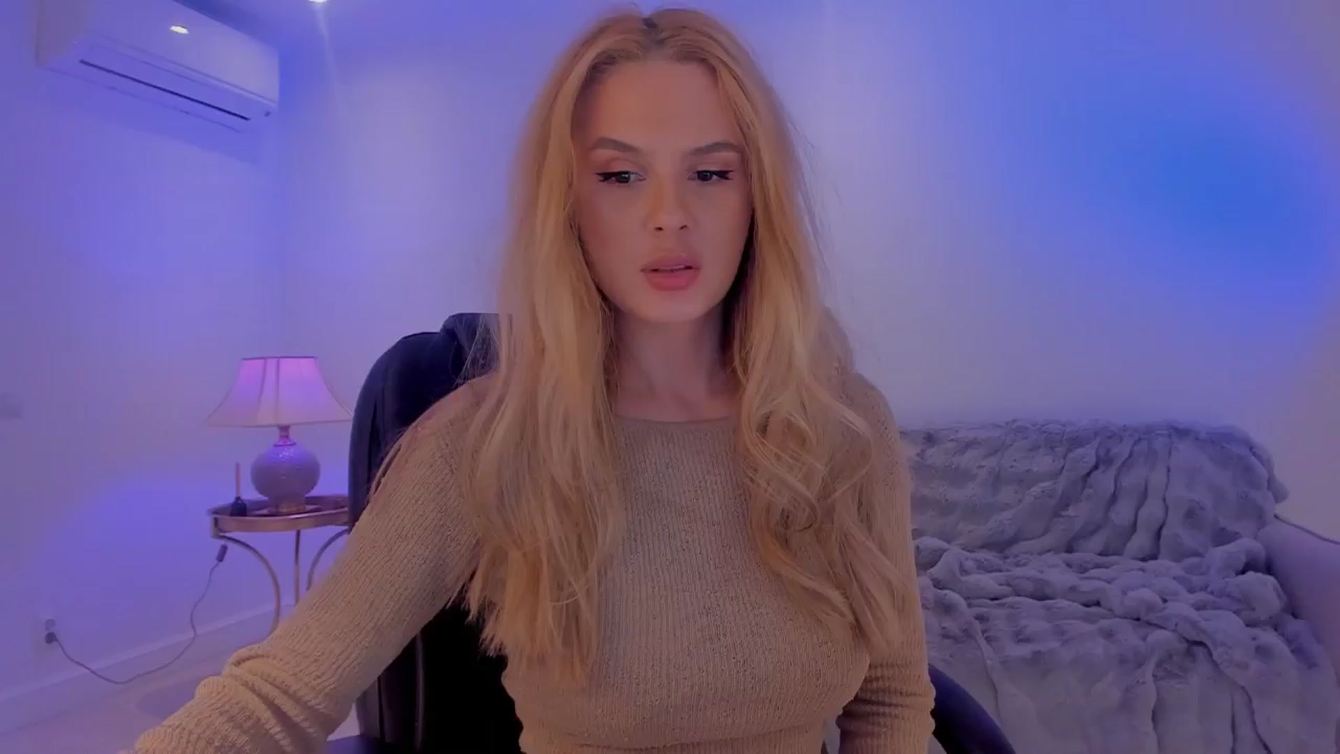 Gallery image thumbnail from Jewelles's myfreecams stream on, 02/08/2025, 20:17 image 10 of 20
