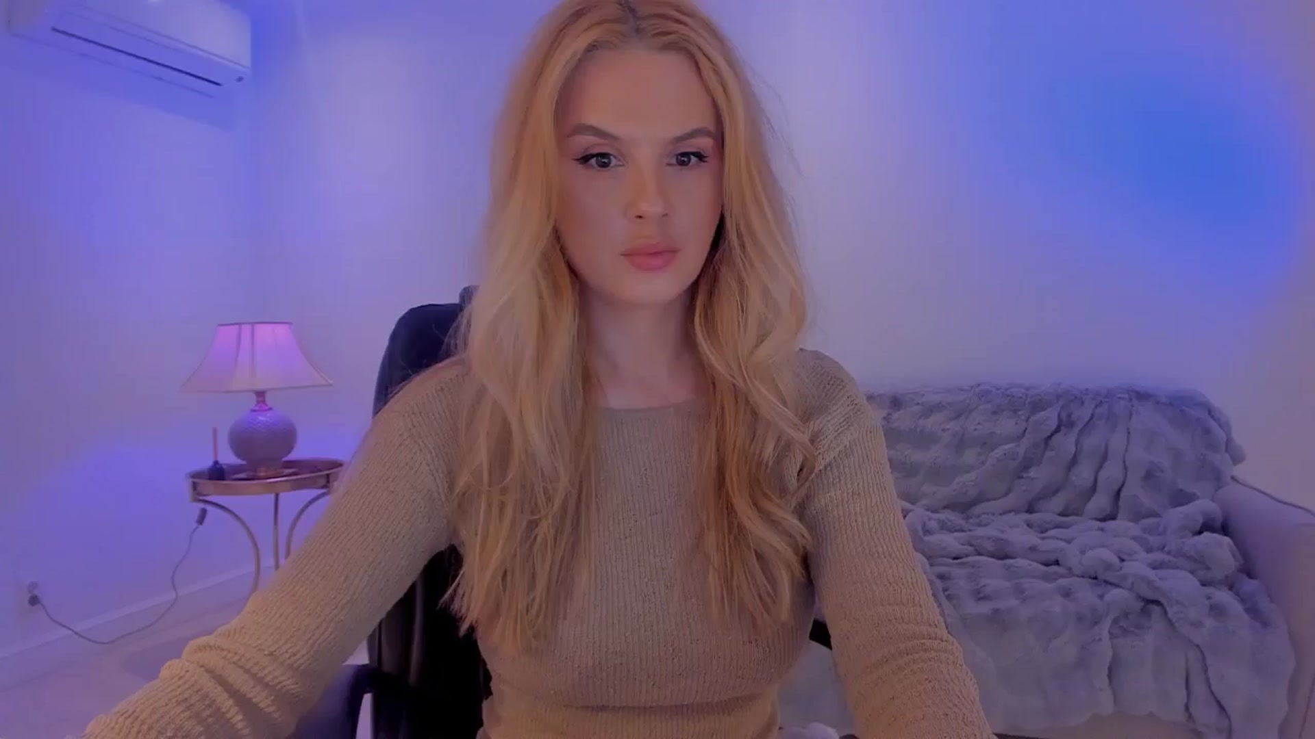 Gallery image thumbnail from Jewelles's myfreecams stream on, 02/08/2025, 20:17 image 3 of 20