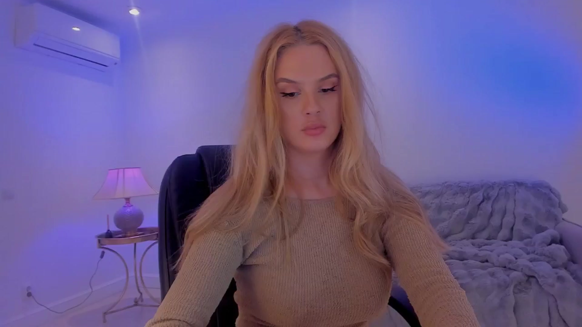 Gallery image thumbnail from Jewelles's myfreecams stream on, 02/08/2025, 20:17 image 16 of 20