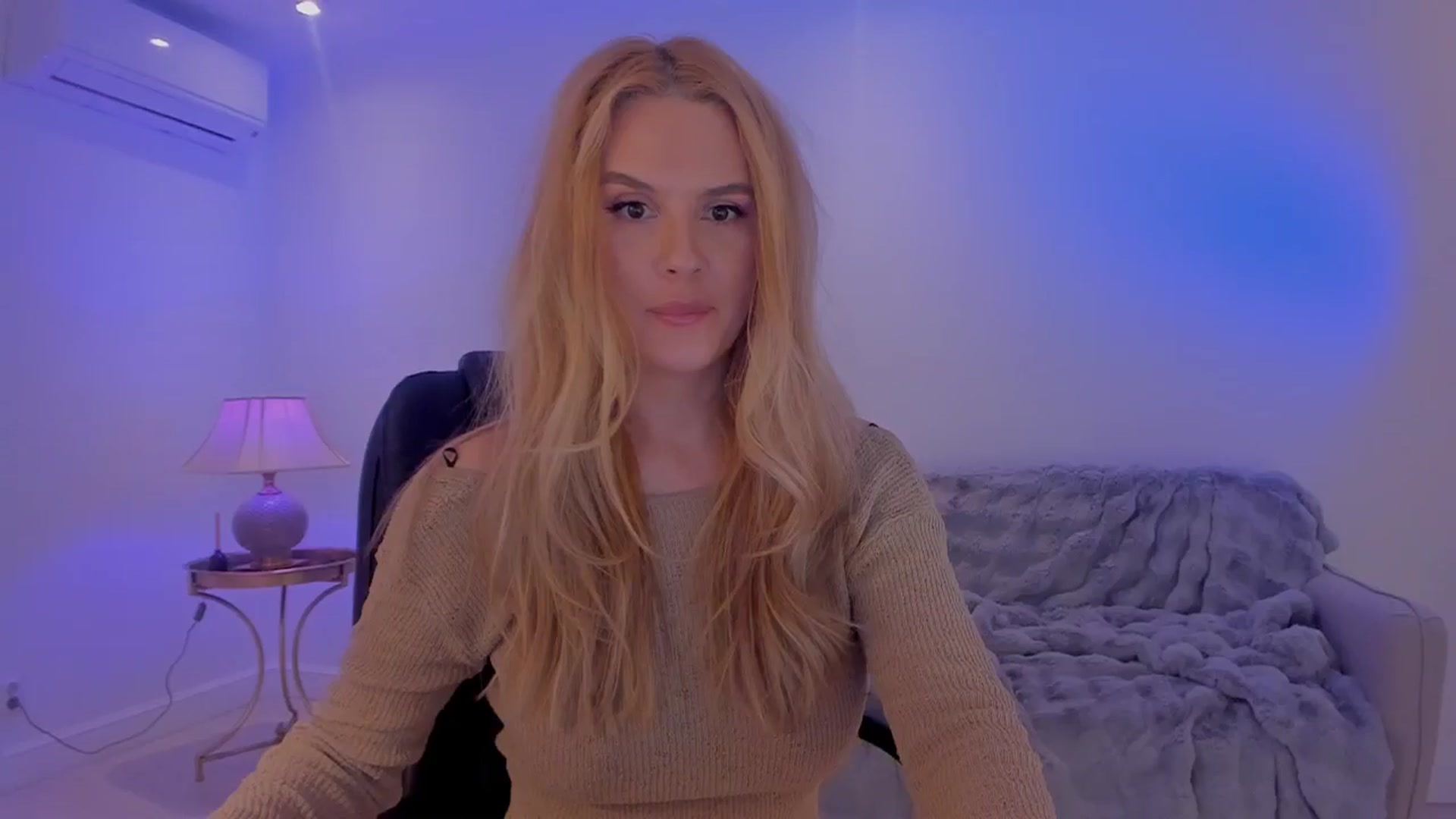 Gallery image thumbnail from Jewelles's myfreecams stream on, 02/08/2025, 21:52 image 4 of 20