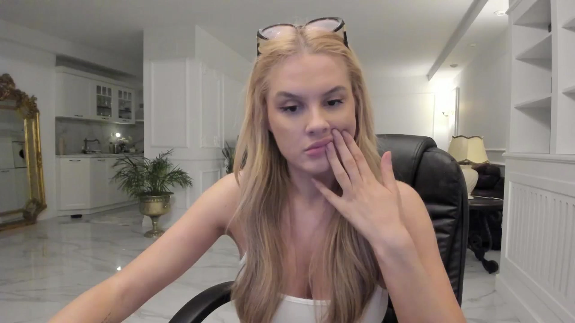 Gallery image thumbnail from Jewelles's myfreecams stream on, 03/19/2025, 23:14 image 2 of 20