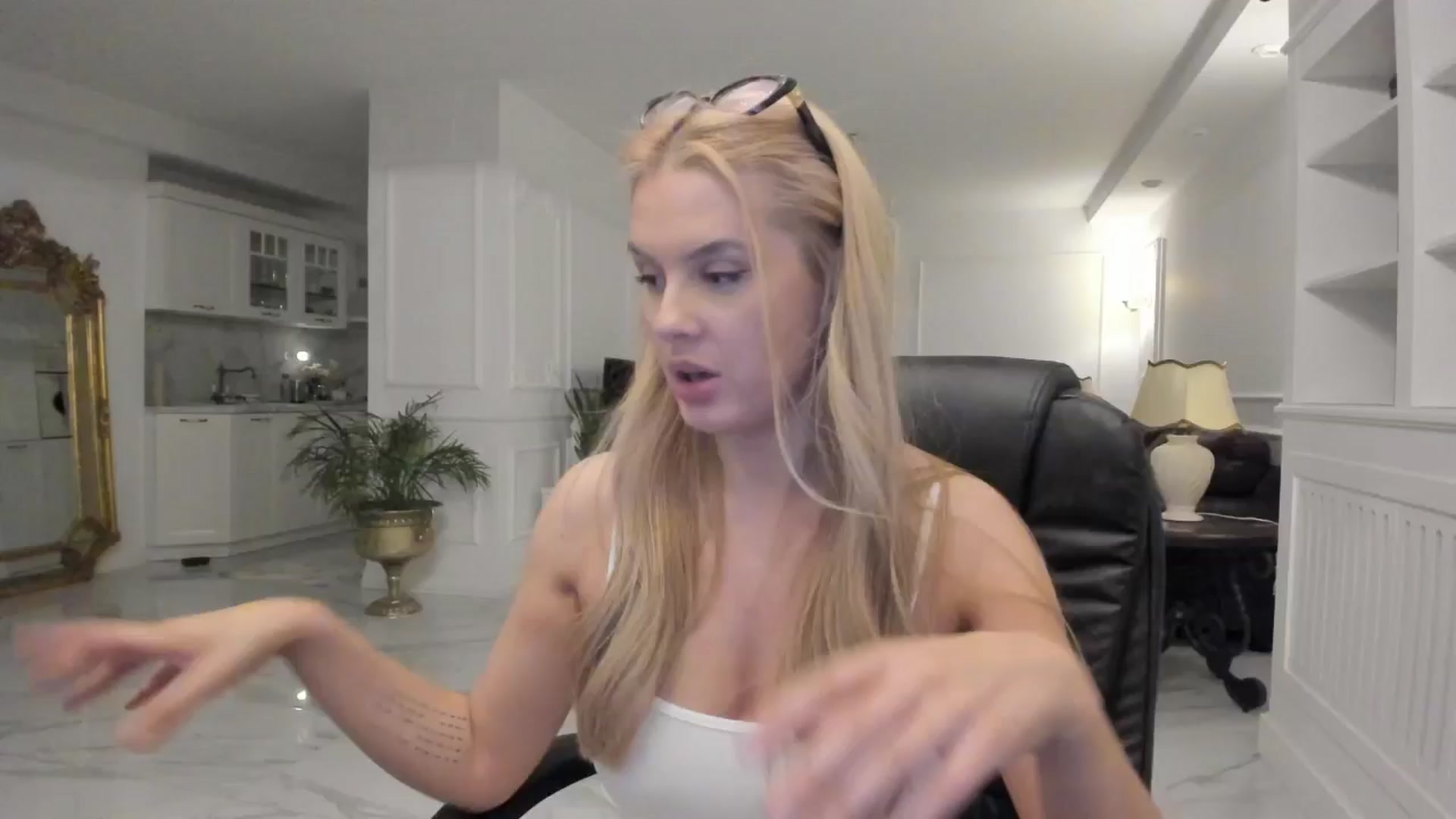 Gallery image thumbnail from Jewelles's myfreecams stream on, 03/19/2025, 23:14 image 1 of 20