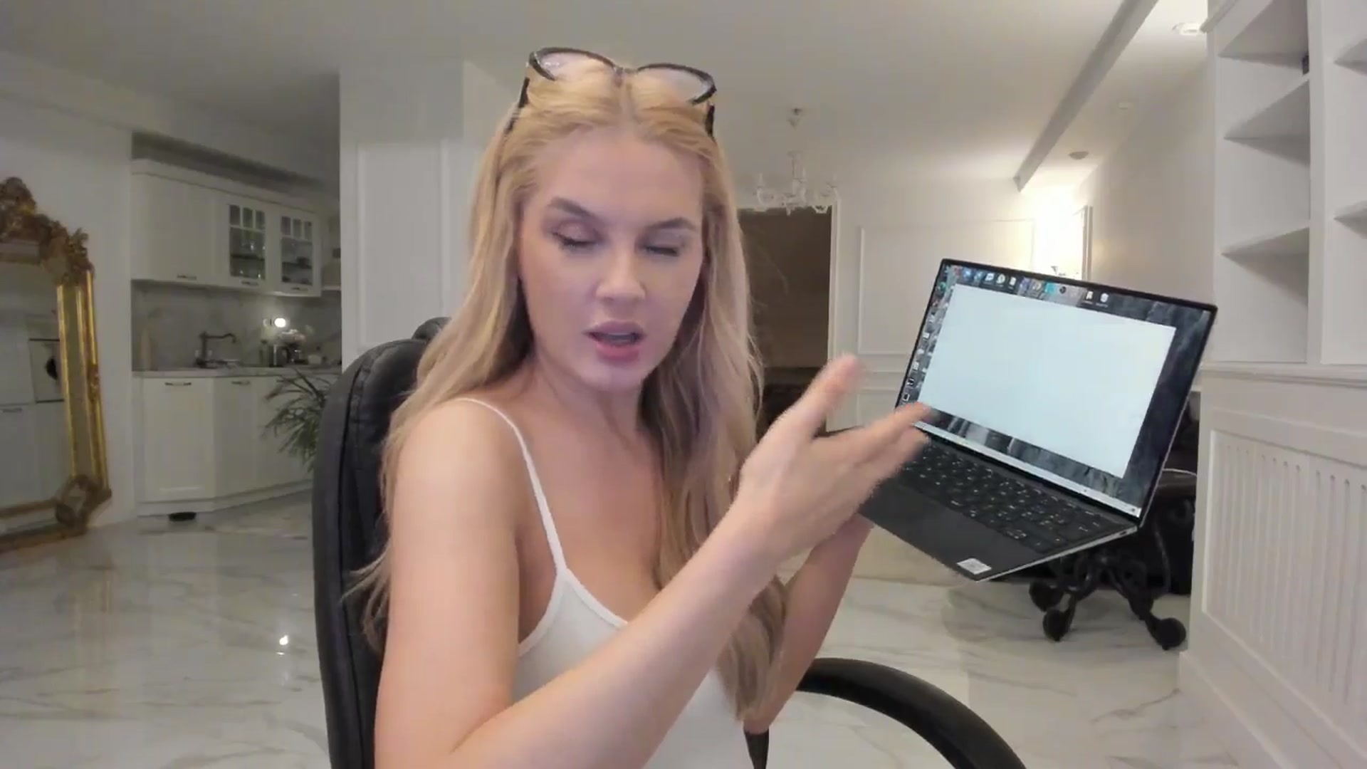 Gallery image thumbnail from Jewelles's myfreecams stream on, 03/19/2025, 23:14 image 8 of 20
