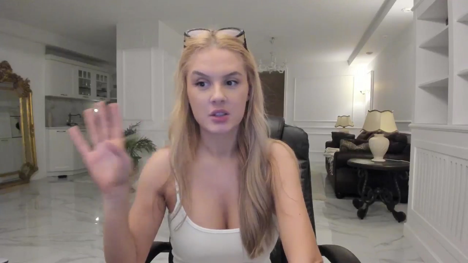 Gallery image thumbnail from Jewelles's myfreecams stream on, 03/19/2025, 23:14 image 9 of 20