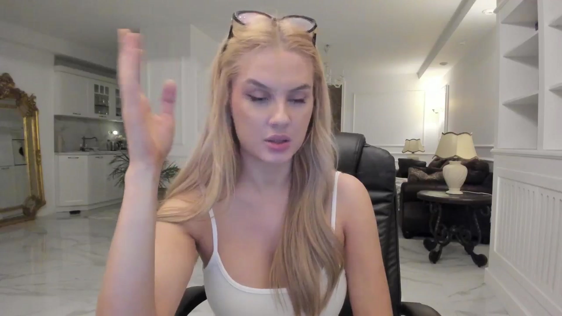 Gallery image thumbnail from Jewelles's myfreecams stream on, 03/19/2025, 23:14 image 7 of 20