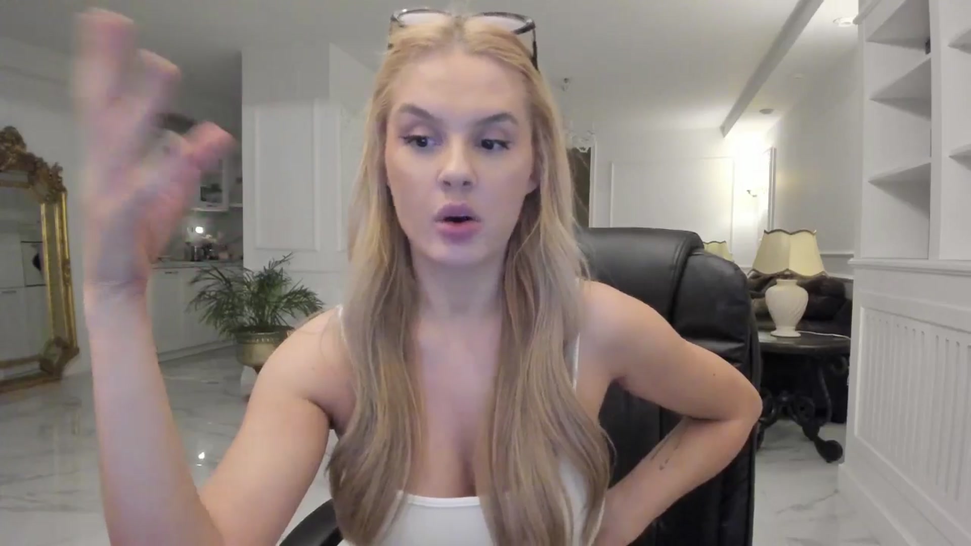 Gallery image thumbnail from Jewelles's myfreecams stream on, 03/19/2025, 23:14 image 4 of 20